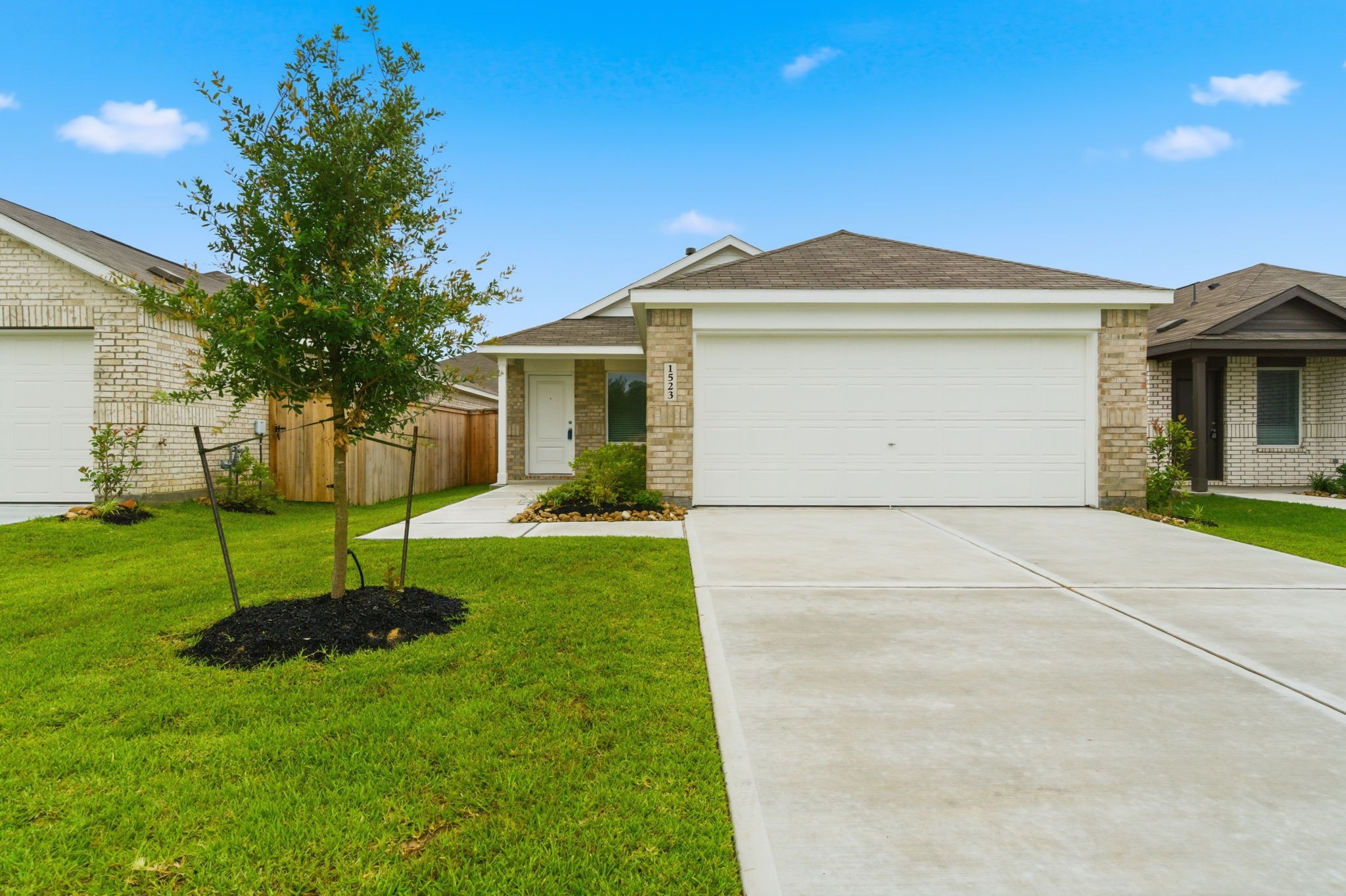 1603 Golden Iris Property Photo 2