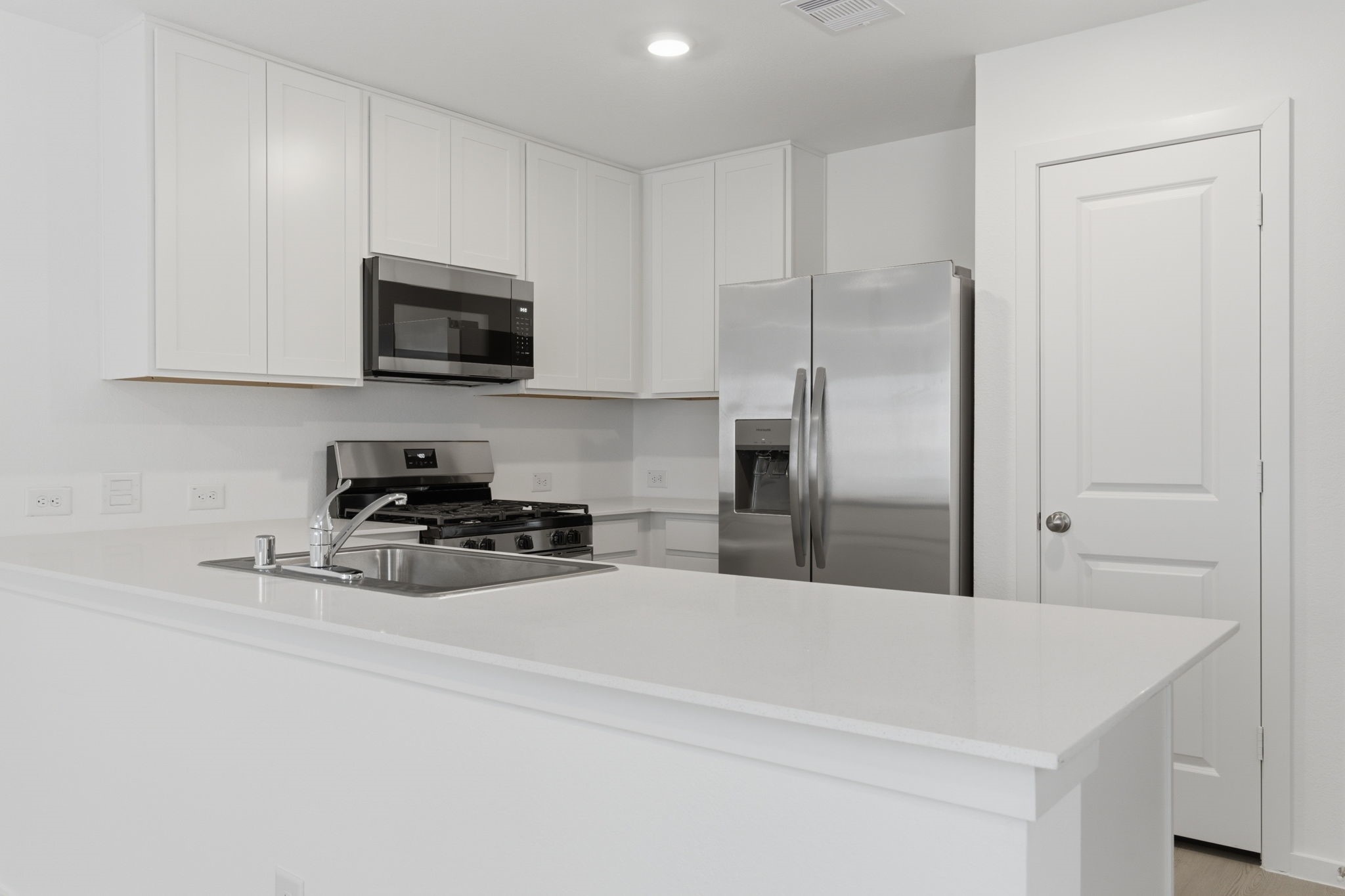1603 Golden Iris Property Photo 4