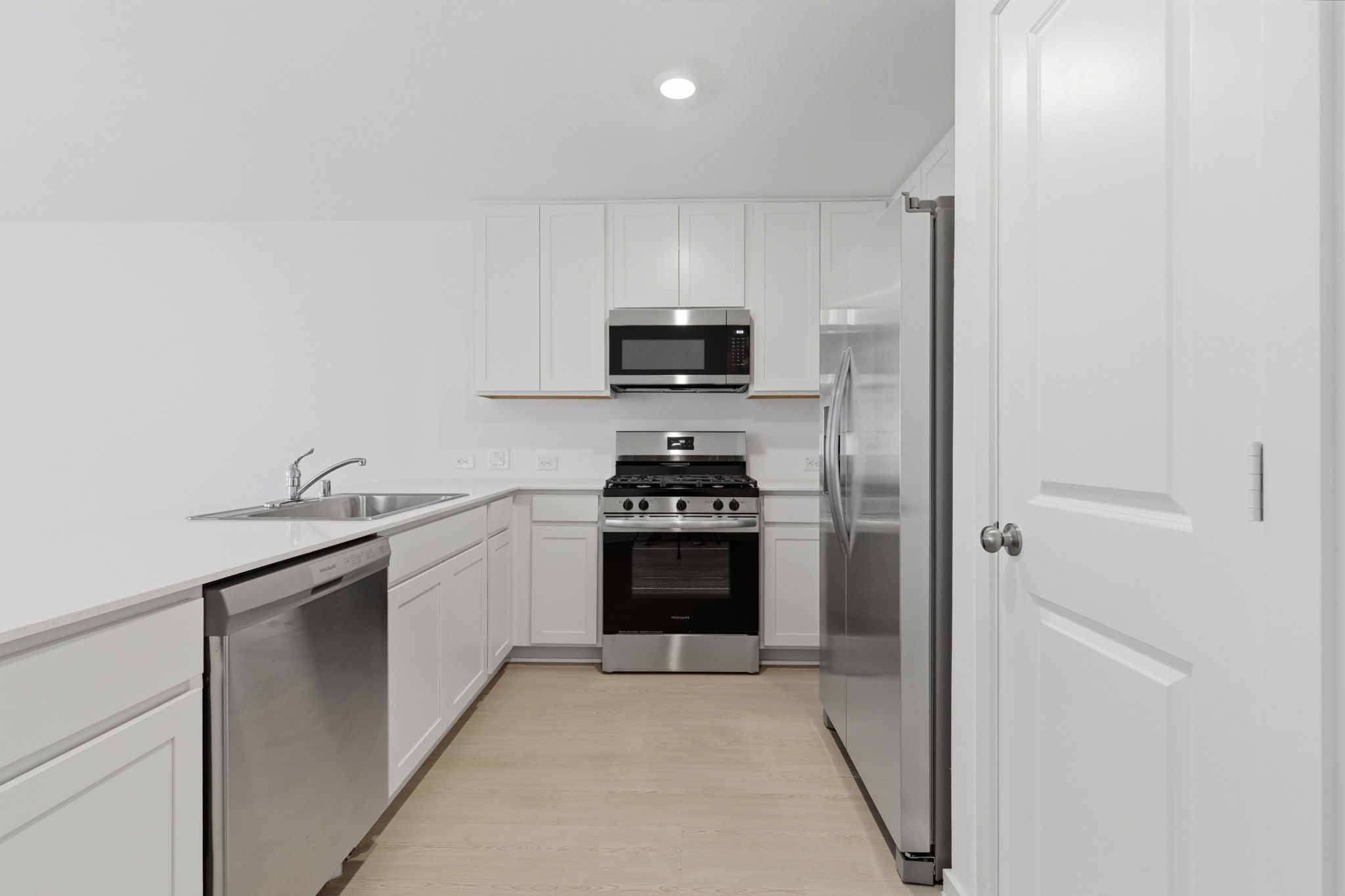 1603 Golden Iris Property Photo 5