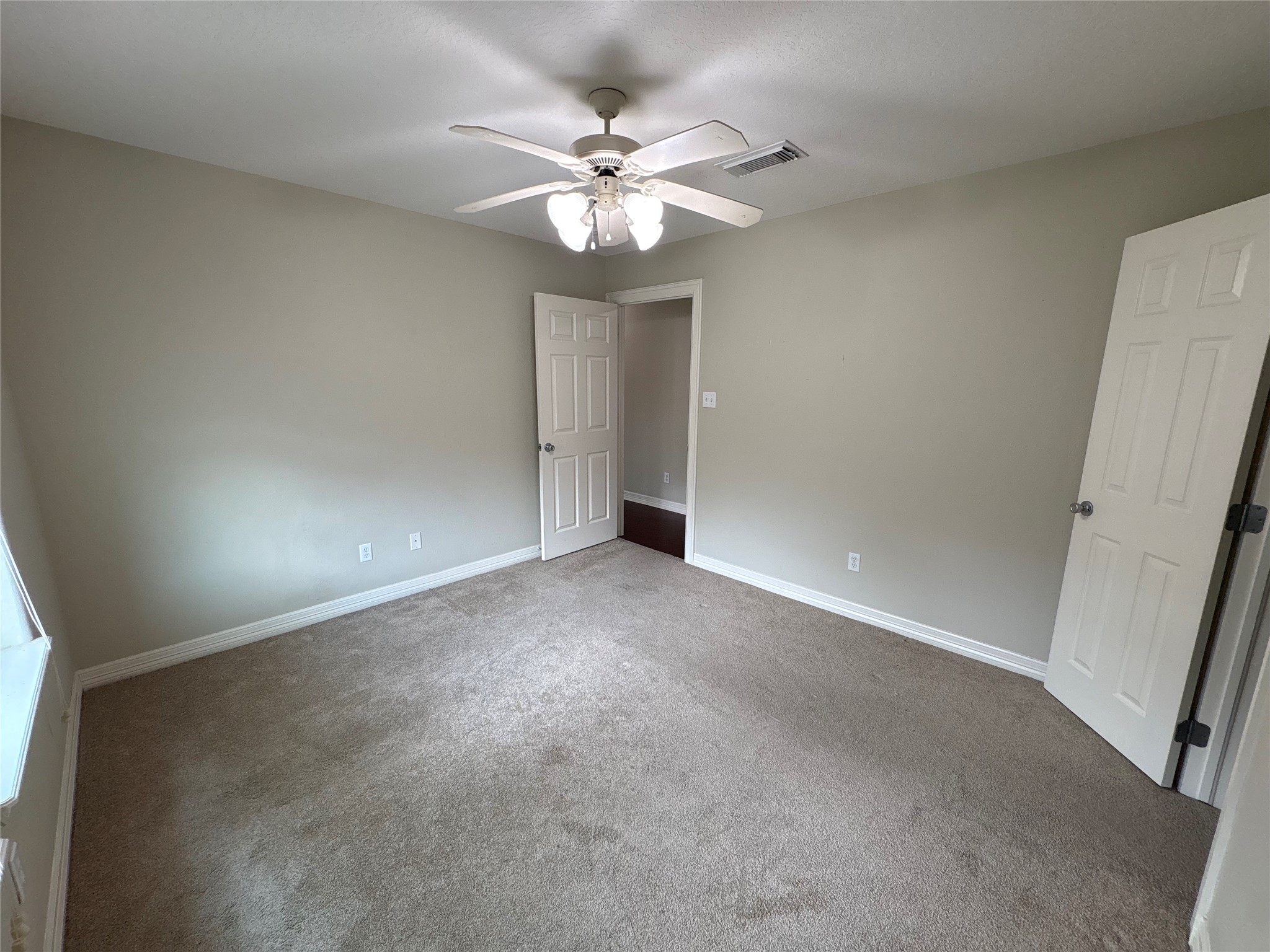 308 Williamsburg Avenue Property Photo 21