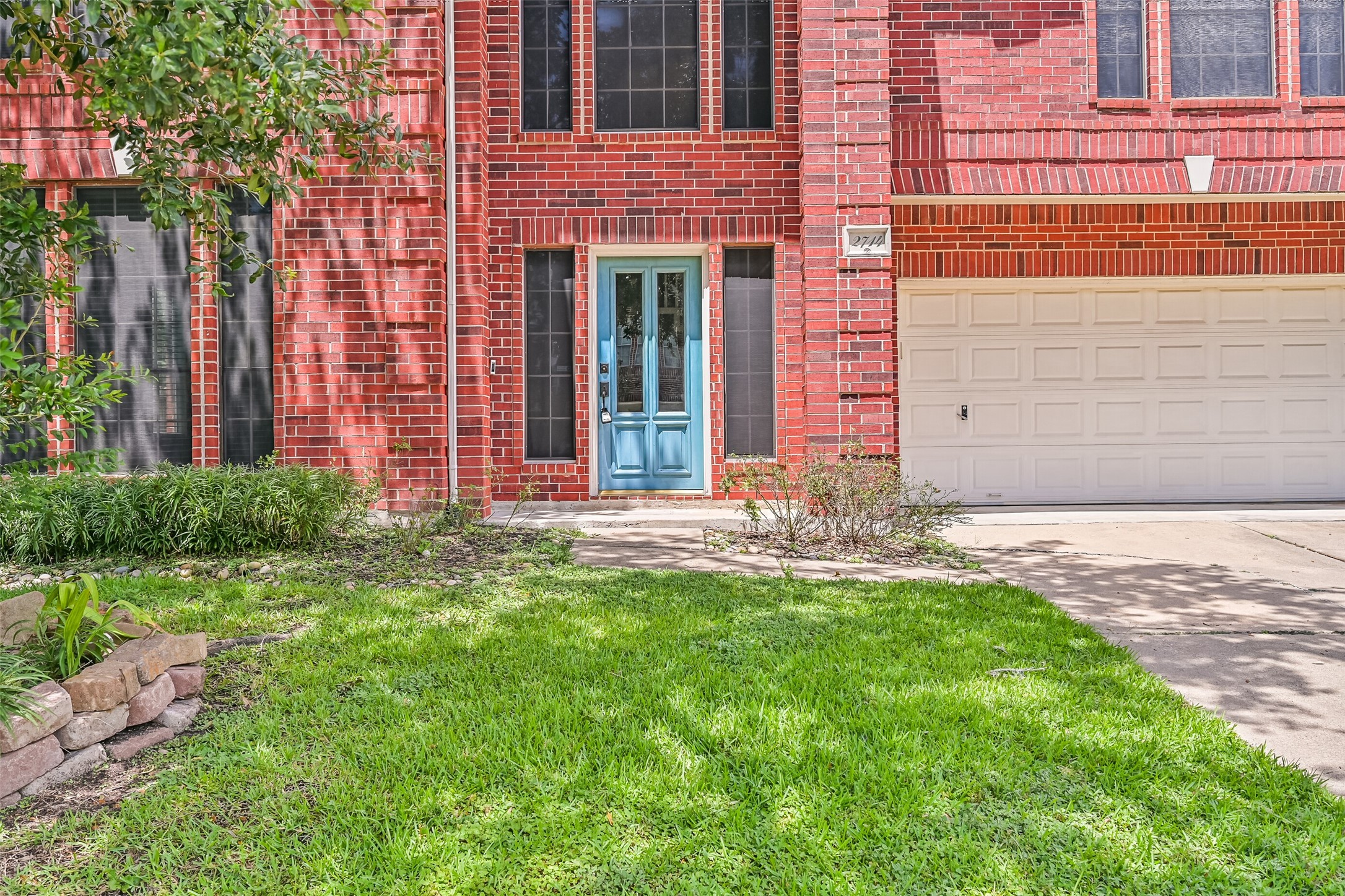 2714 Safe Harbour Circle Property Photo 2