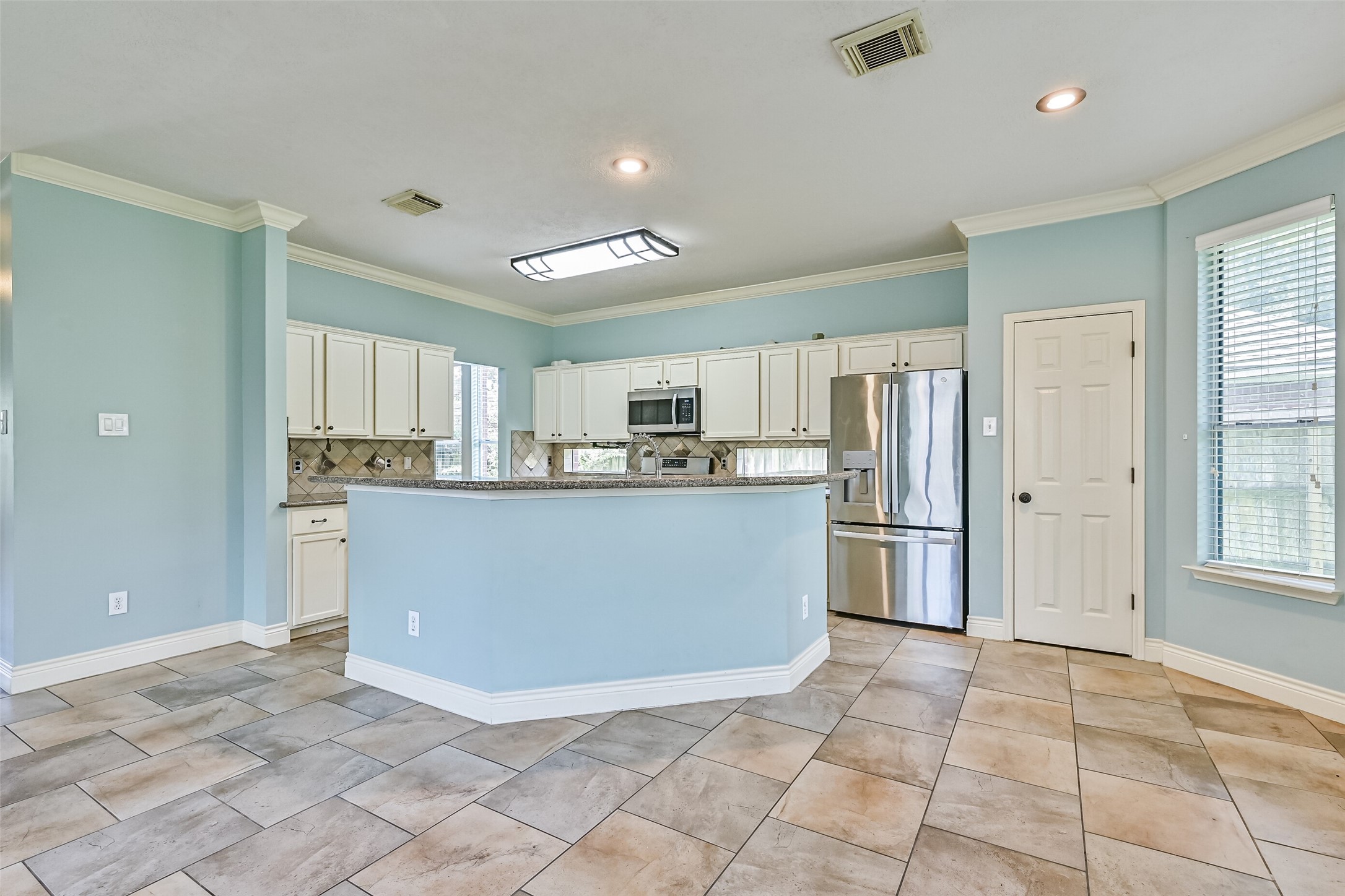 2714 Safe Harbour Circle Property Photo 9