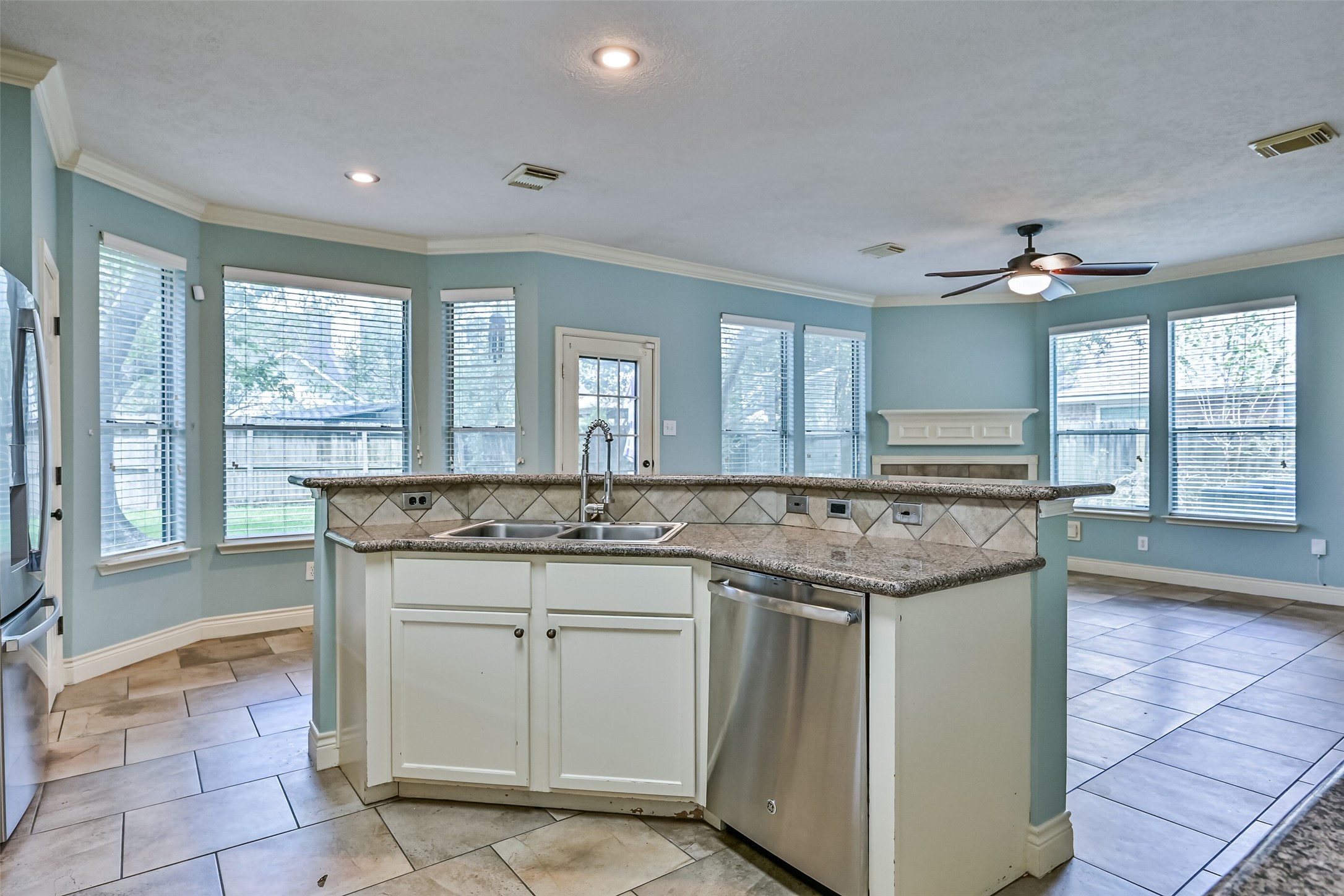 2714 Safe Harbour Circle Property Photo 13