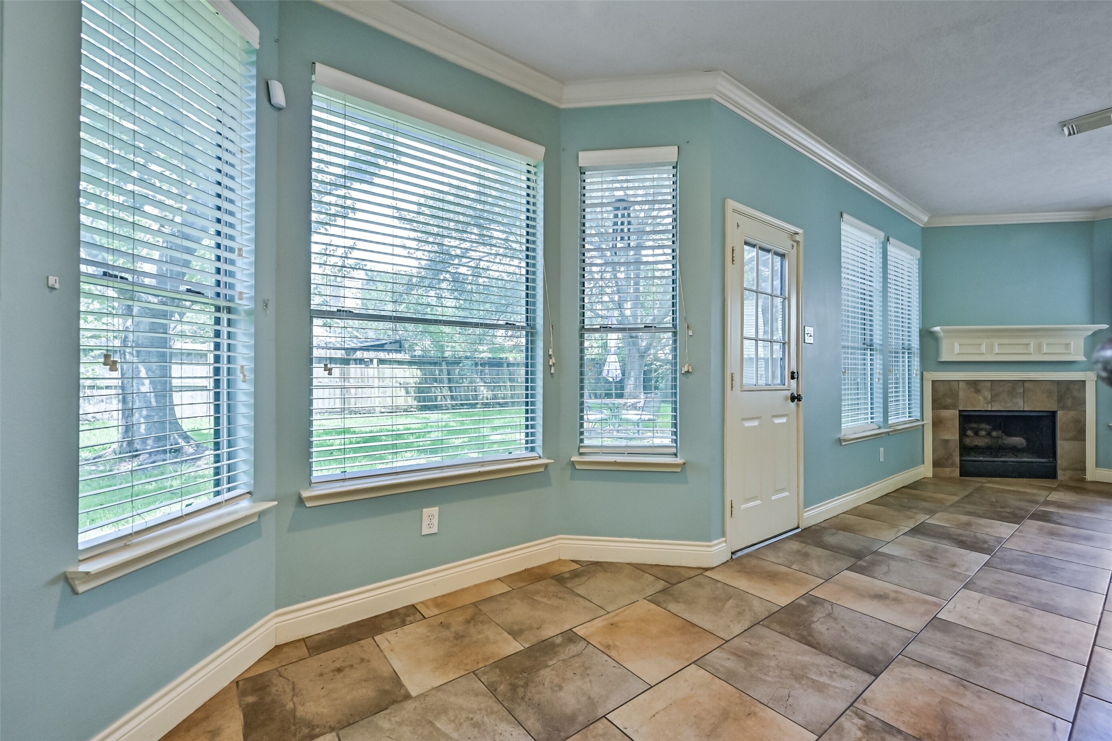 2714 Safe Harbour Circle Property Photo 16