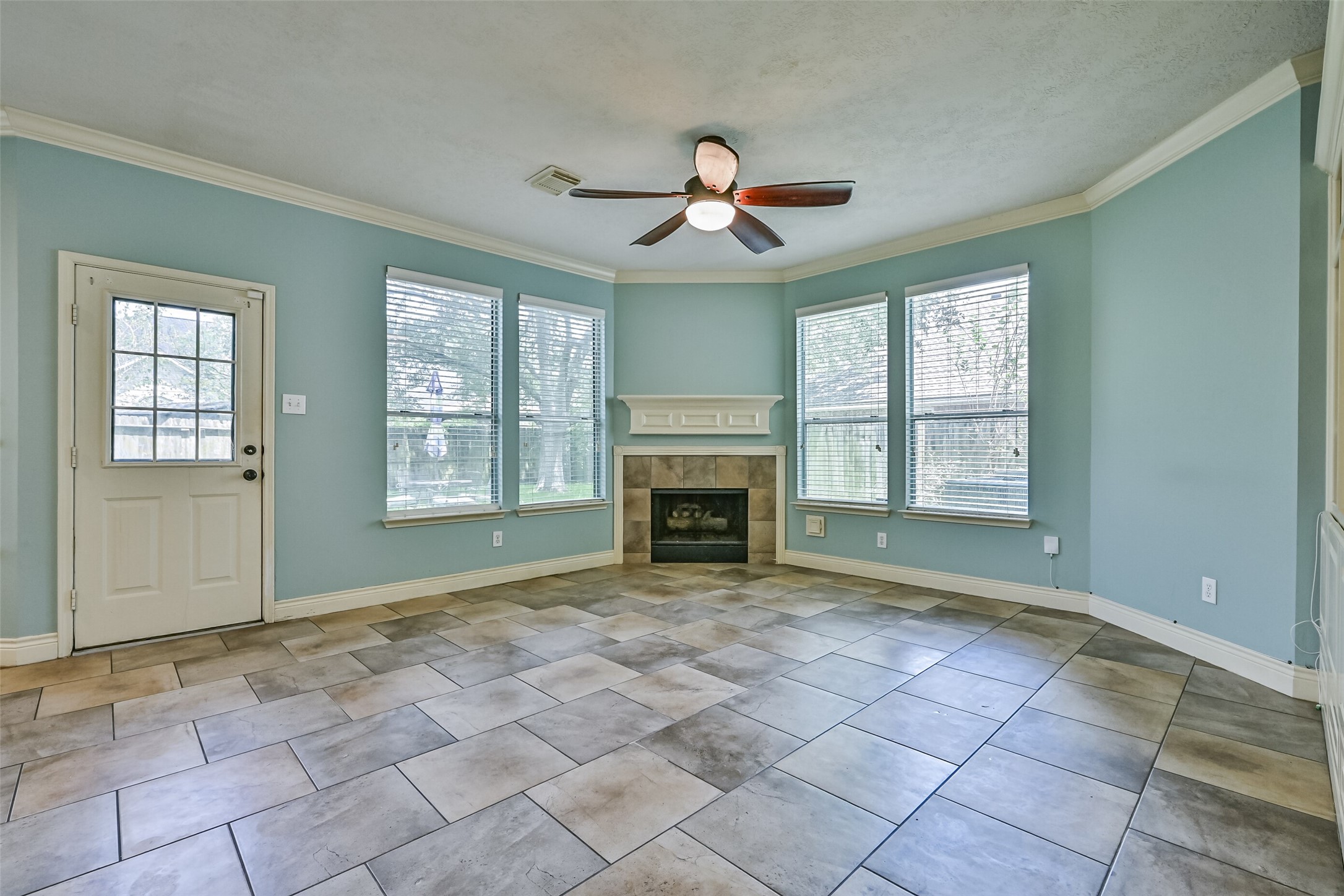 2714 Safe Harbour Circle Property Photo 17