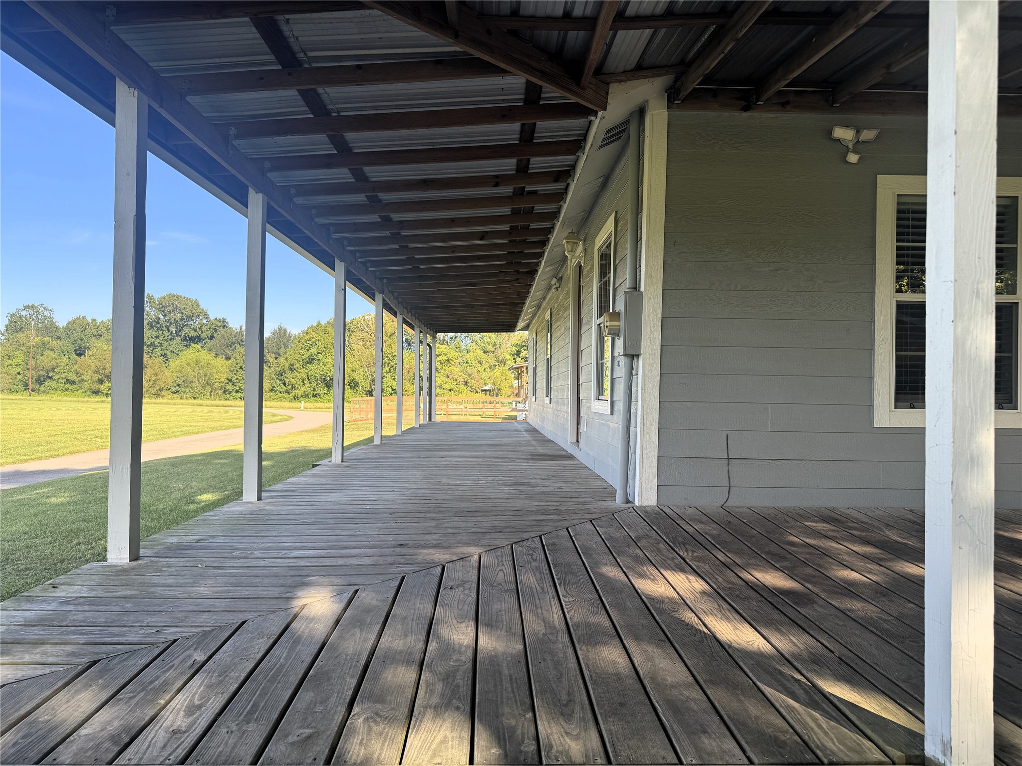 137 County Road 2090 Property Photo 2