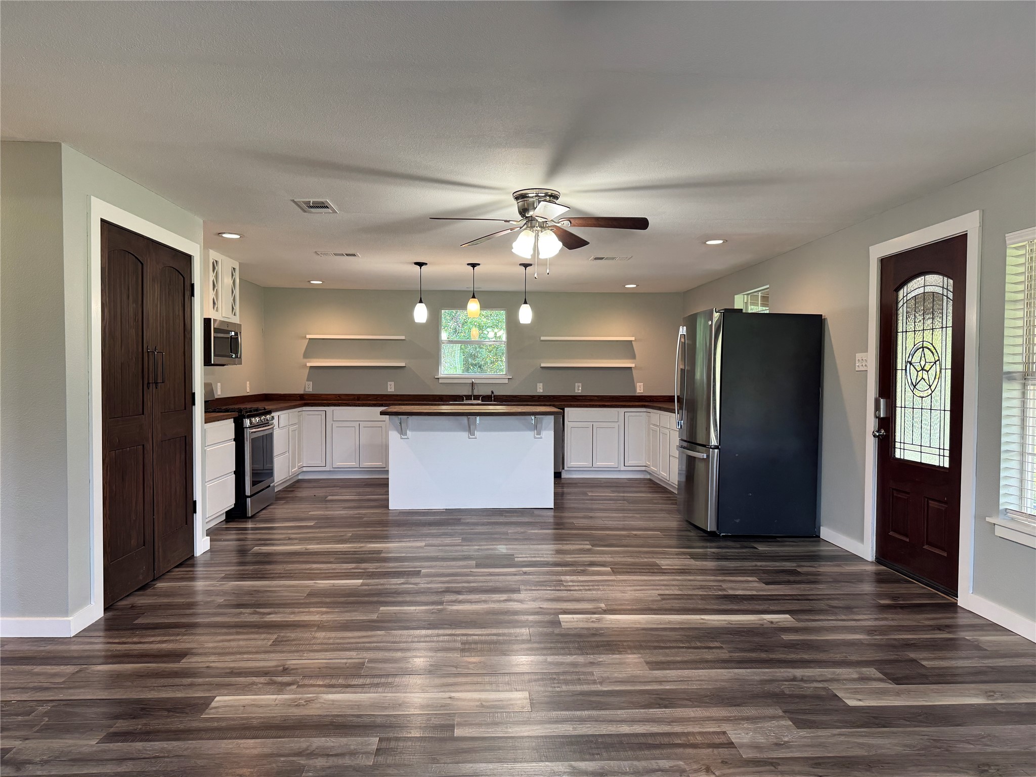 137 County Road 2090 Property Photo 6