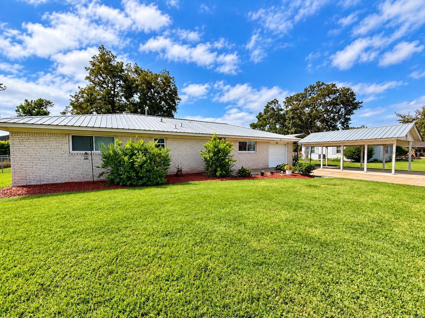 809 E Hamilton Street Property Photo 4