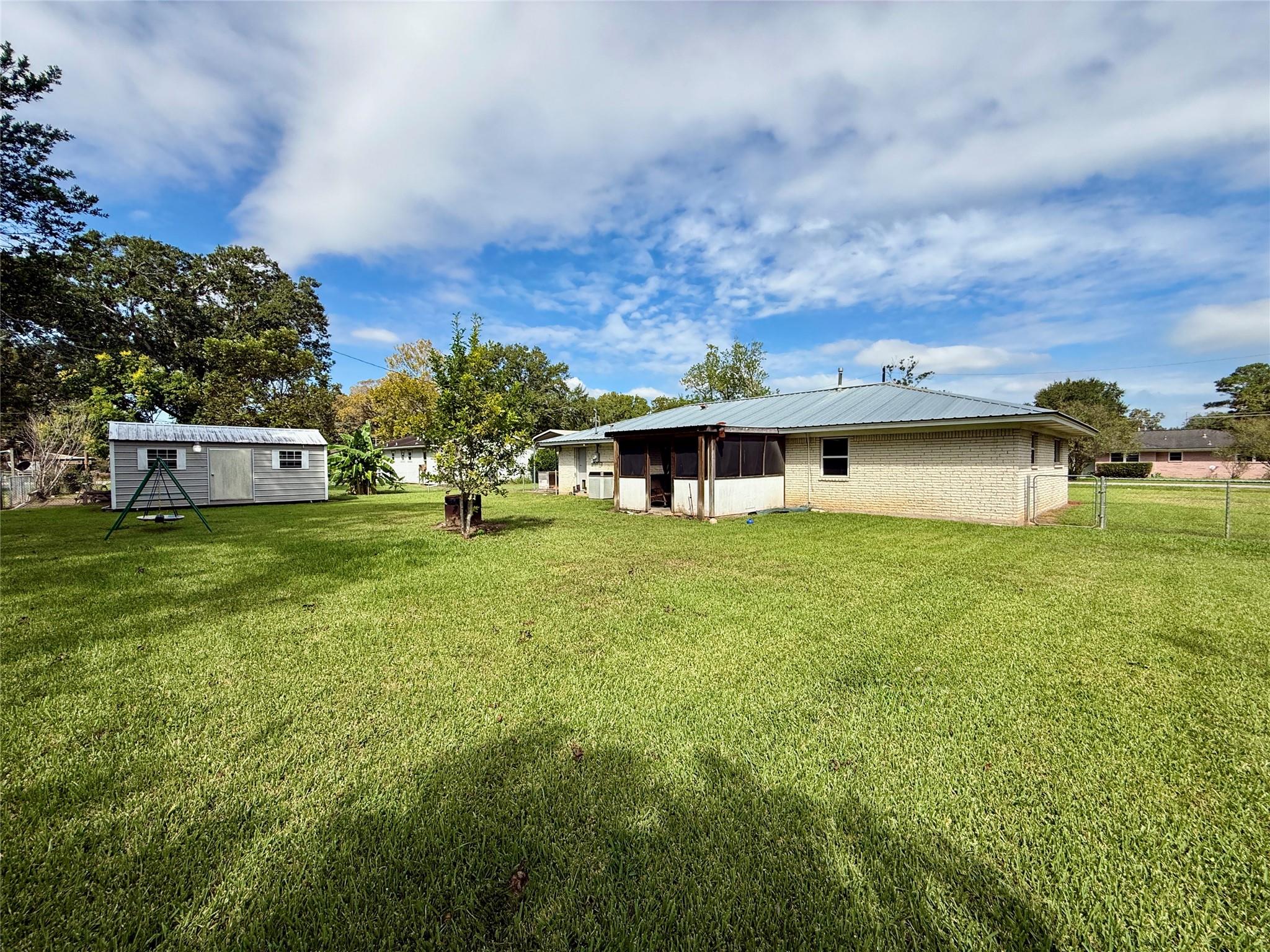 809 E Hamilton Street Property Photo 31