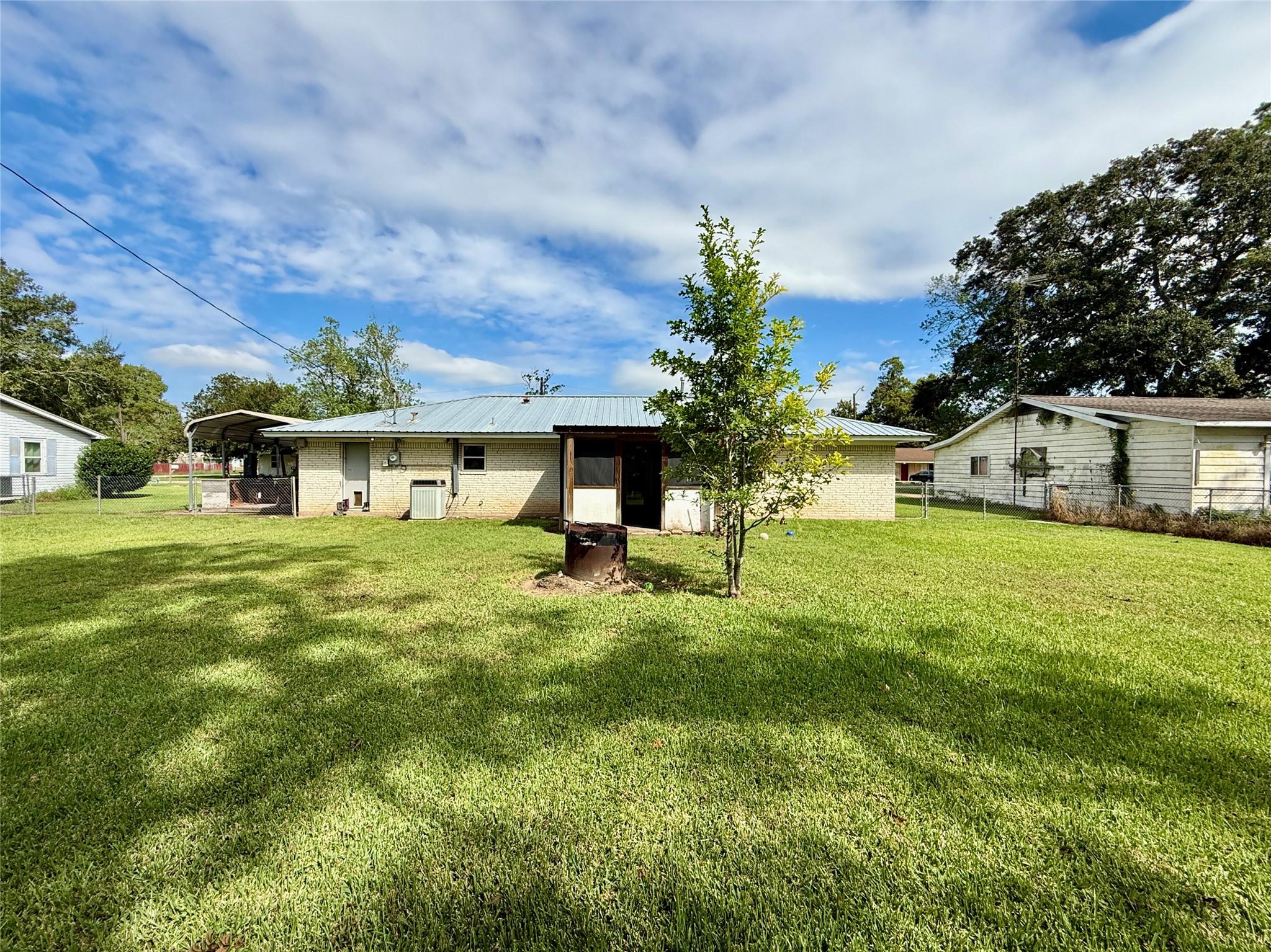 809 E Hamilton Street Property Photo 32