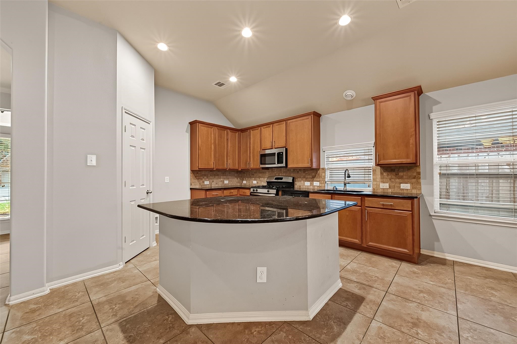 28207 Chalet Park Drive Property Photo 12