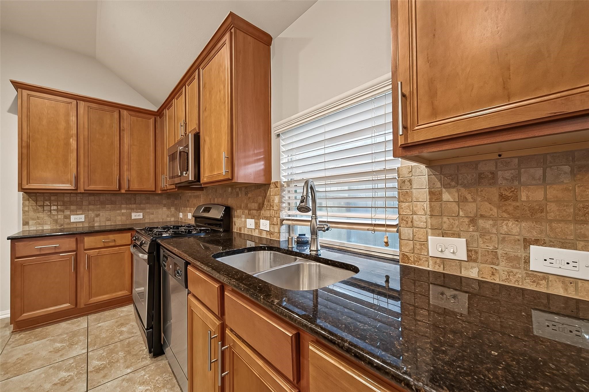 28207 Chalet Park Drive Property Photo 14