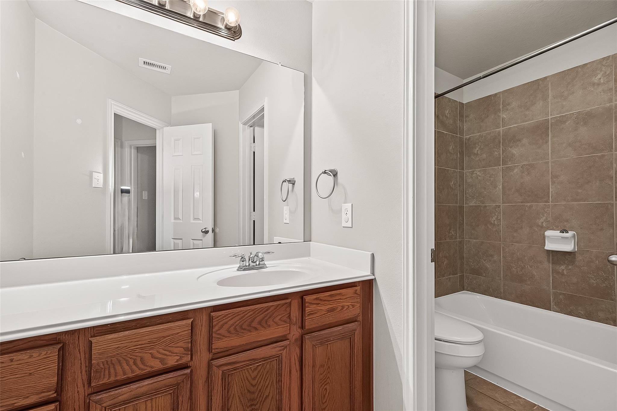 28207 Chalet Park Drive Property Photo 28