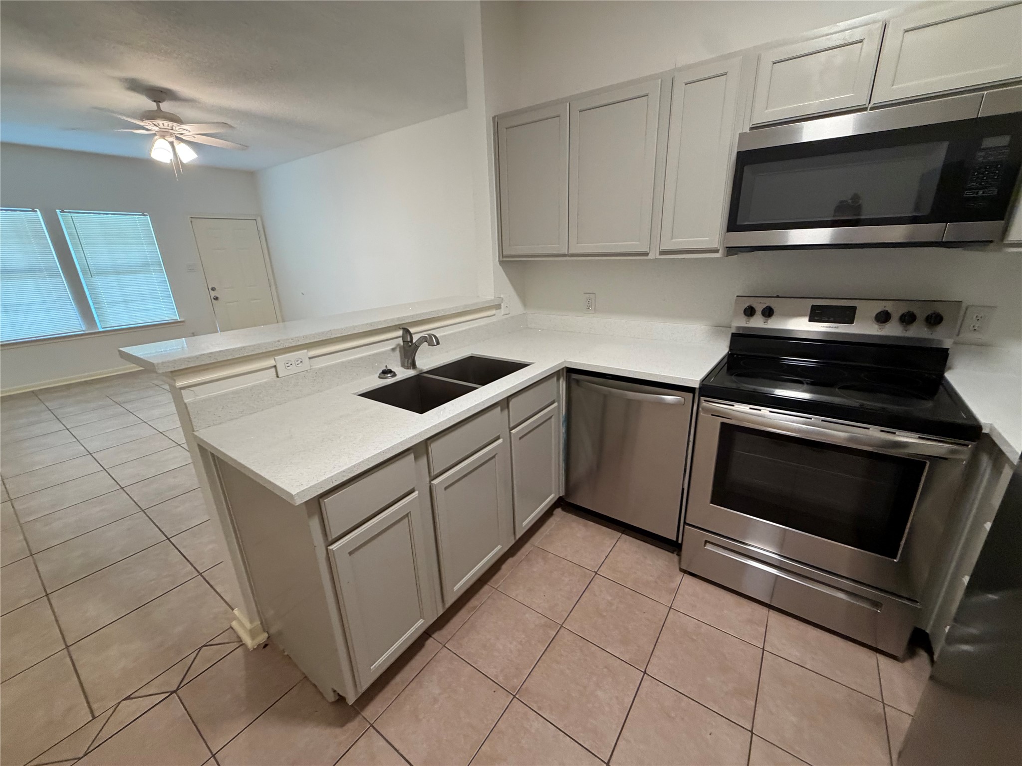 4516 White Rock Street A Property Photo 6