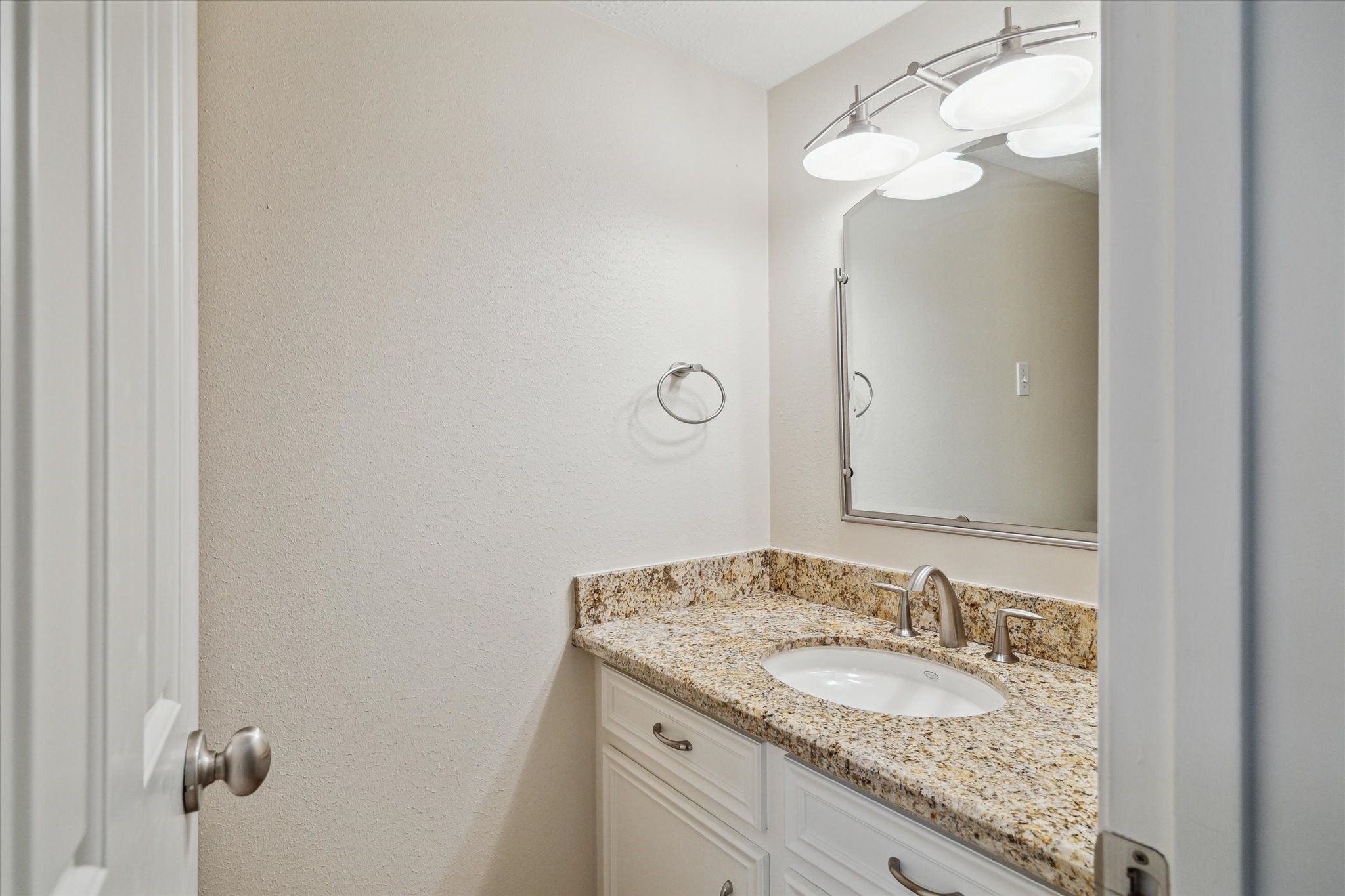 2425 Potomac Drive B Property Photo 8