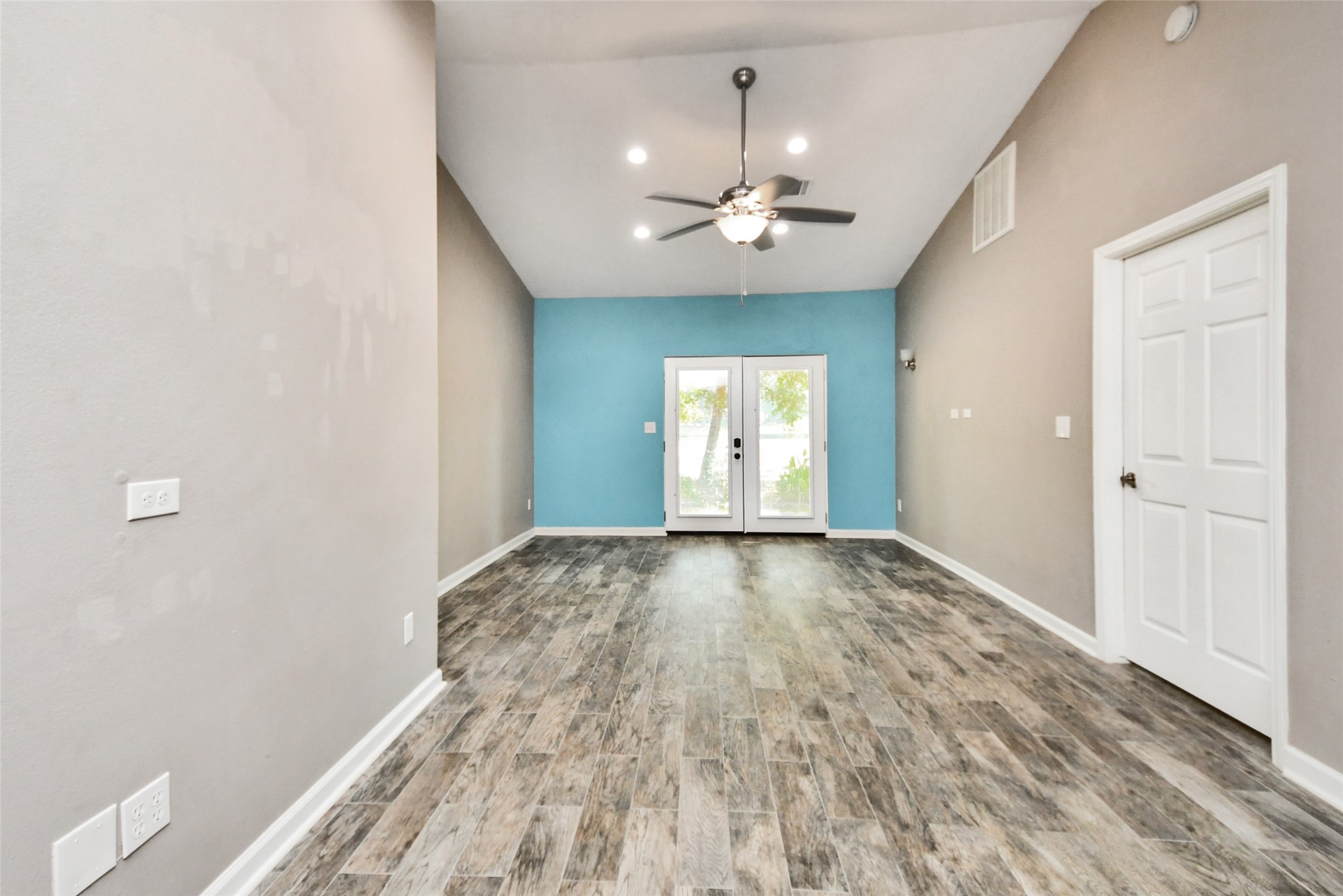 3483 Balboa Circle Property Photo 11