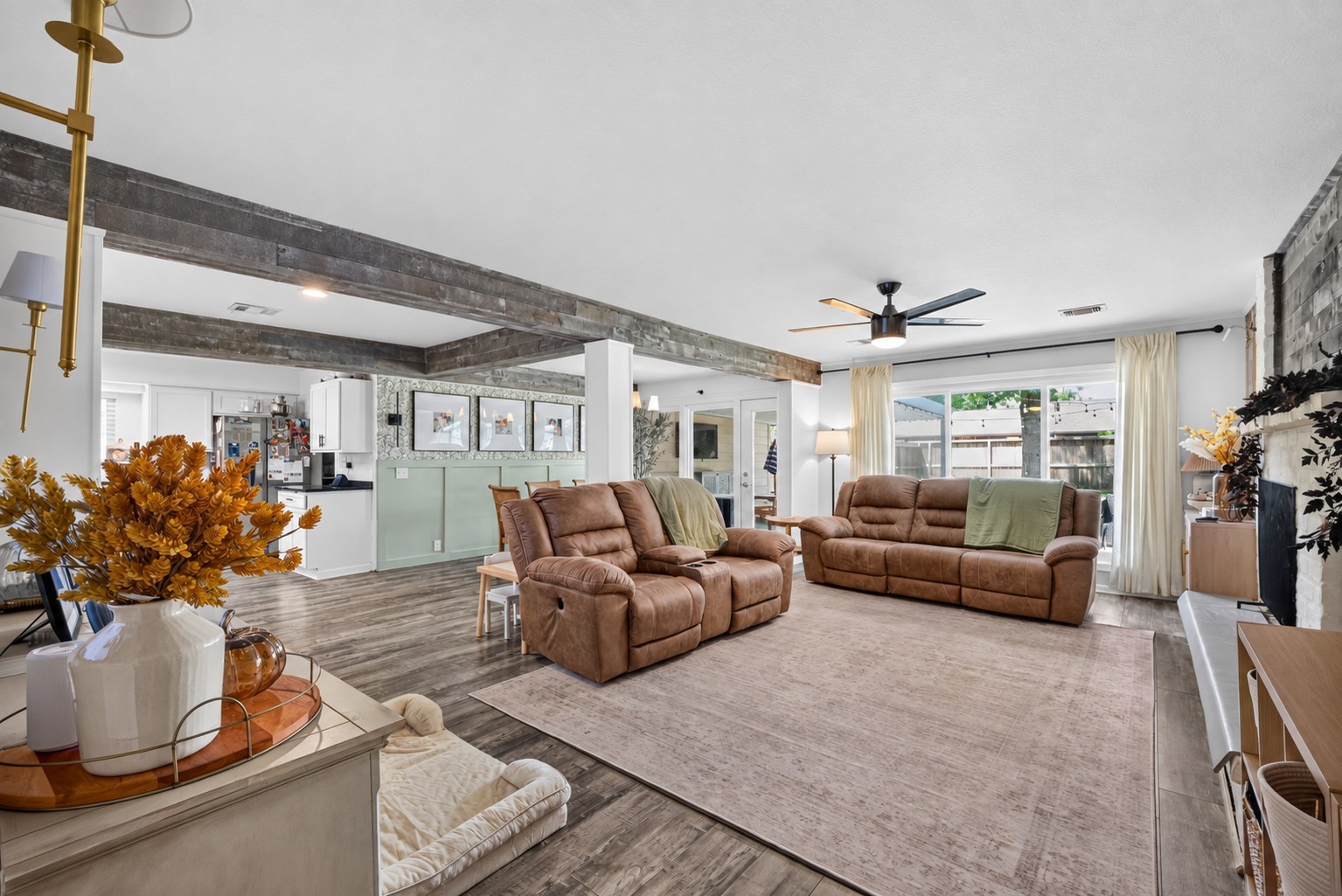 4027 Shady Springs Drive Property Photo 4