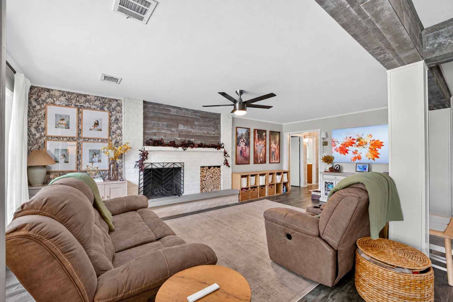 4027 Shady Springs Drive Property Photo 6