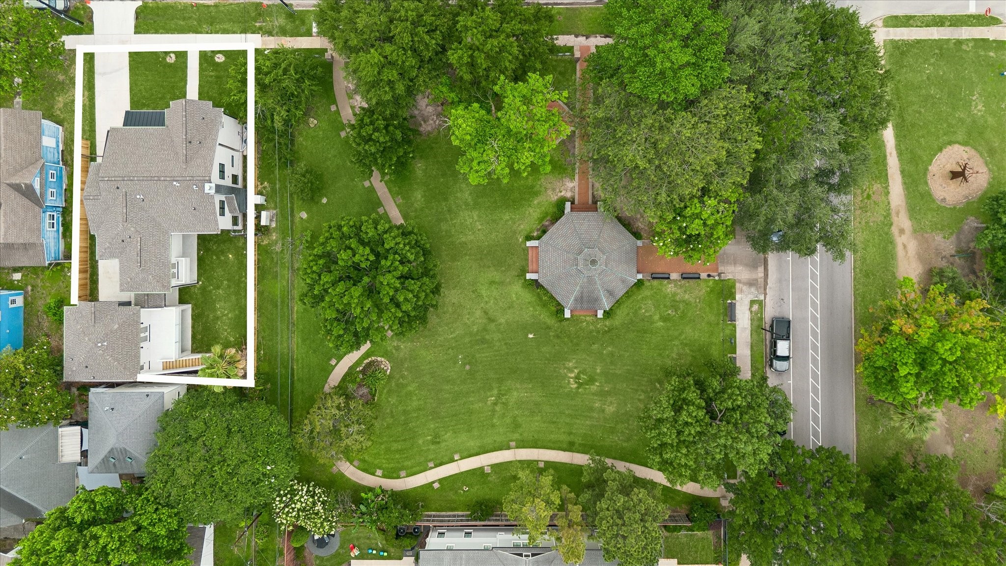 111 E 18th Street Property Photo 4