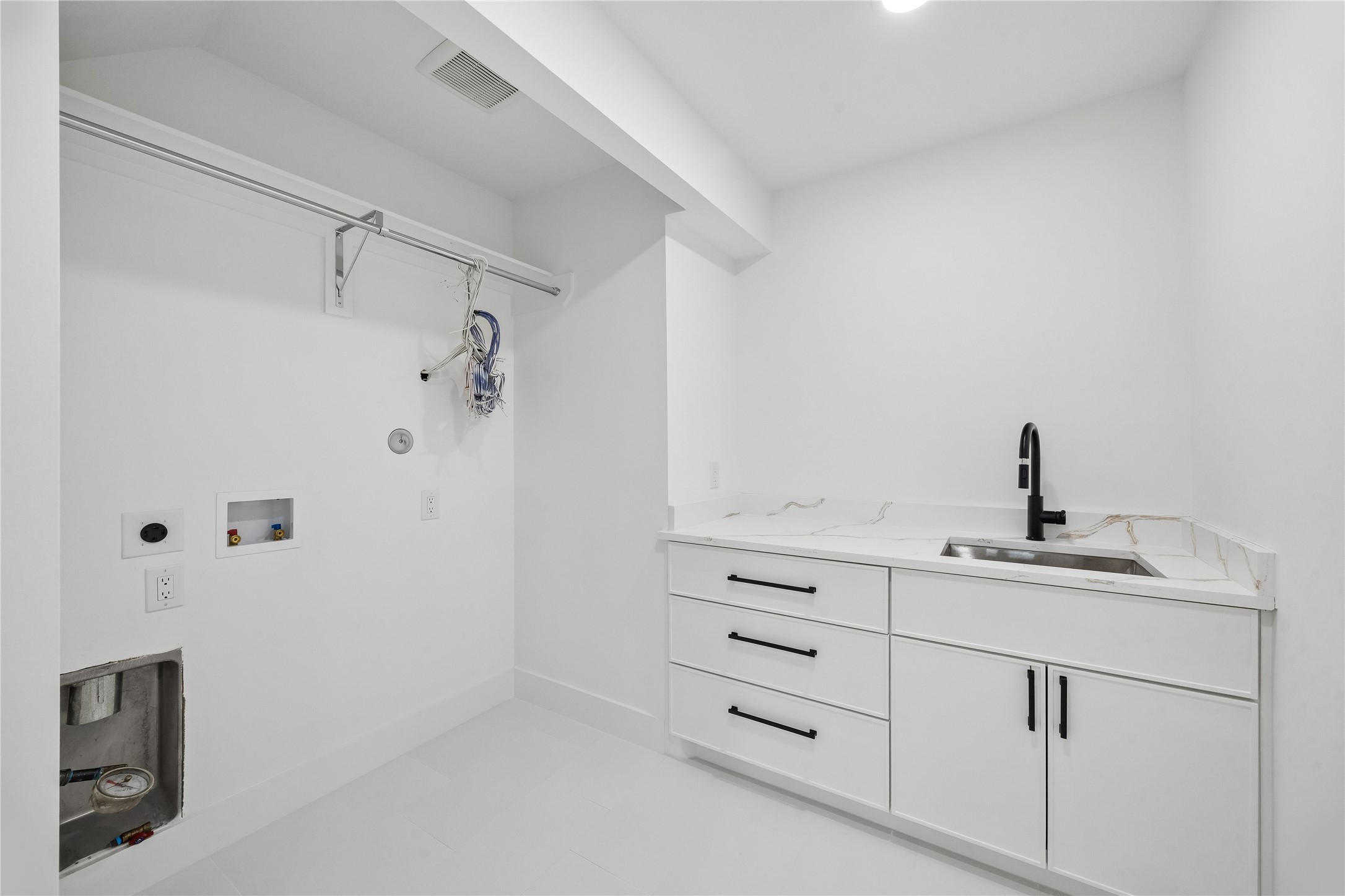 111 E 18th Street Property Photo 31