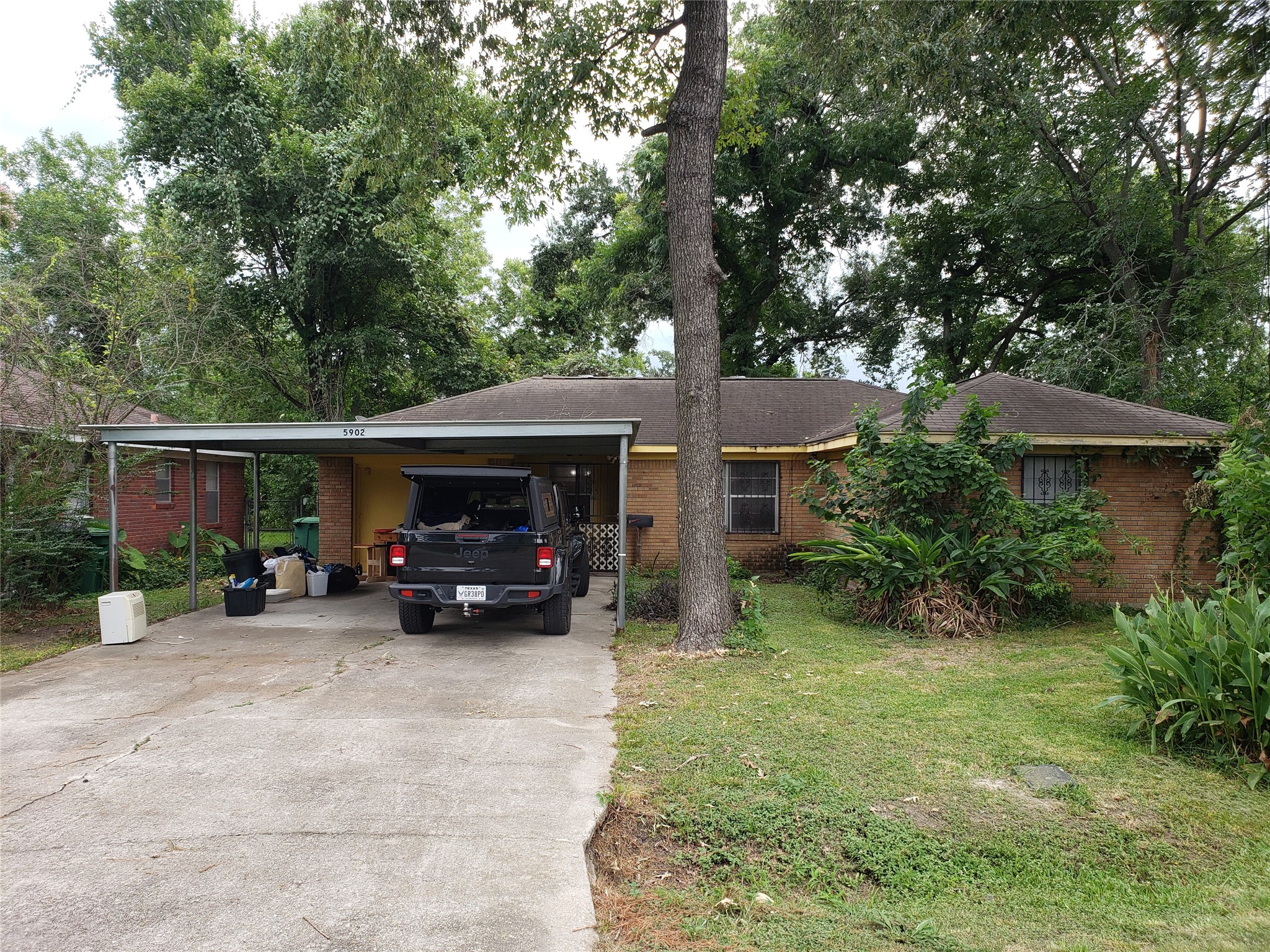 5902 Leon Street Property Photo 1