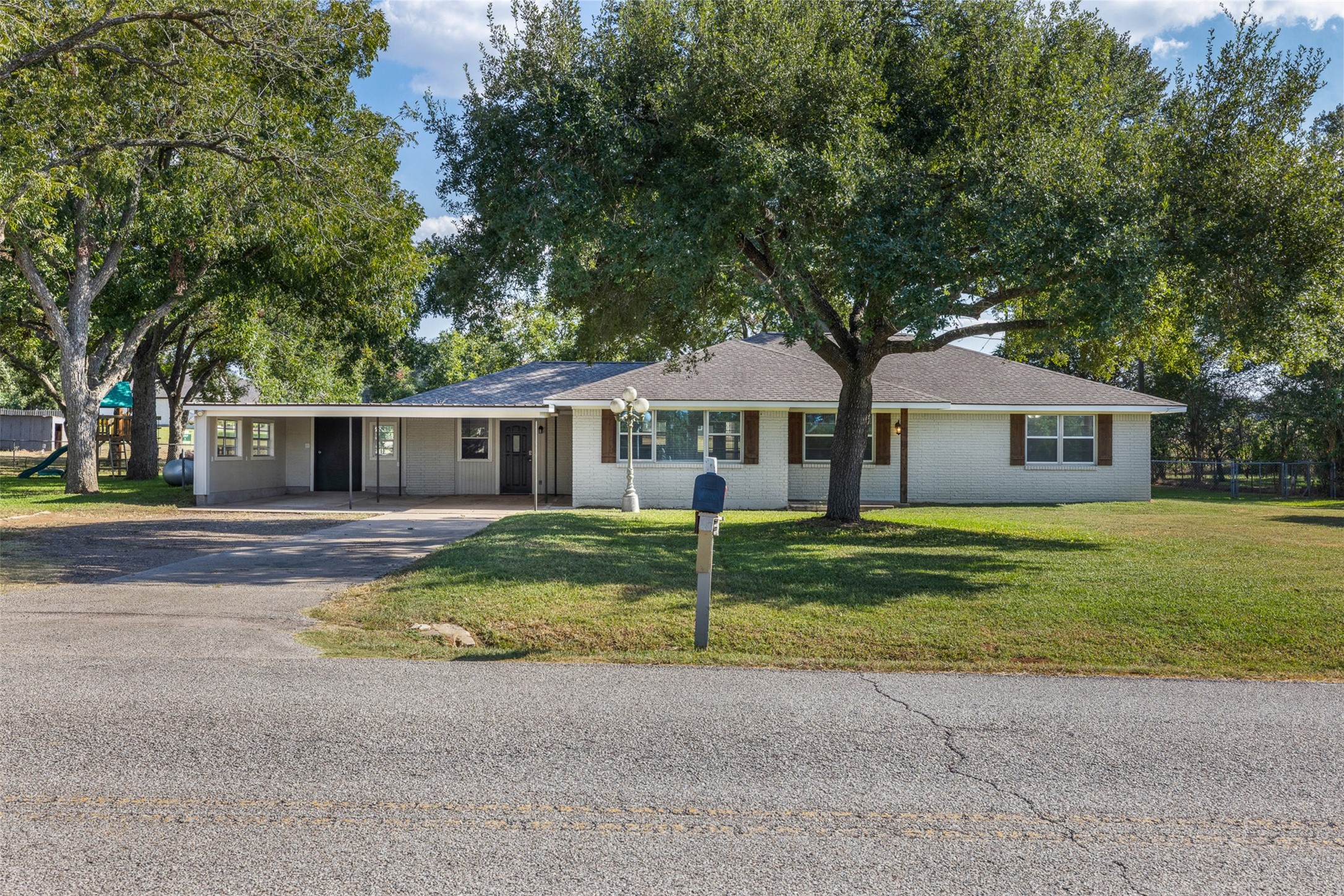 1906 Gun And Rod Road Property Photo 1