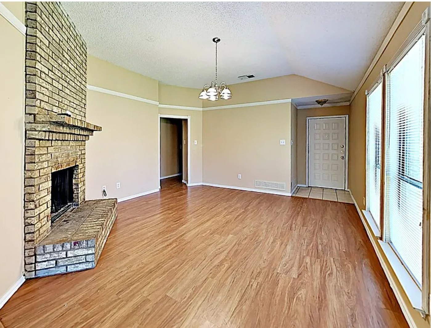 305 Meadow Court Property Photo 5