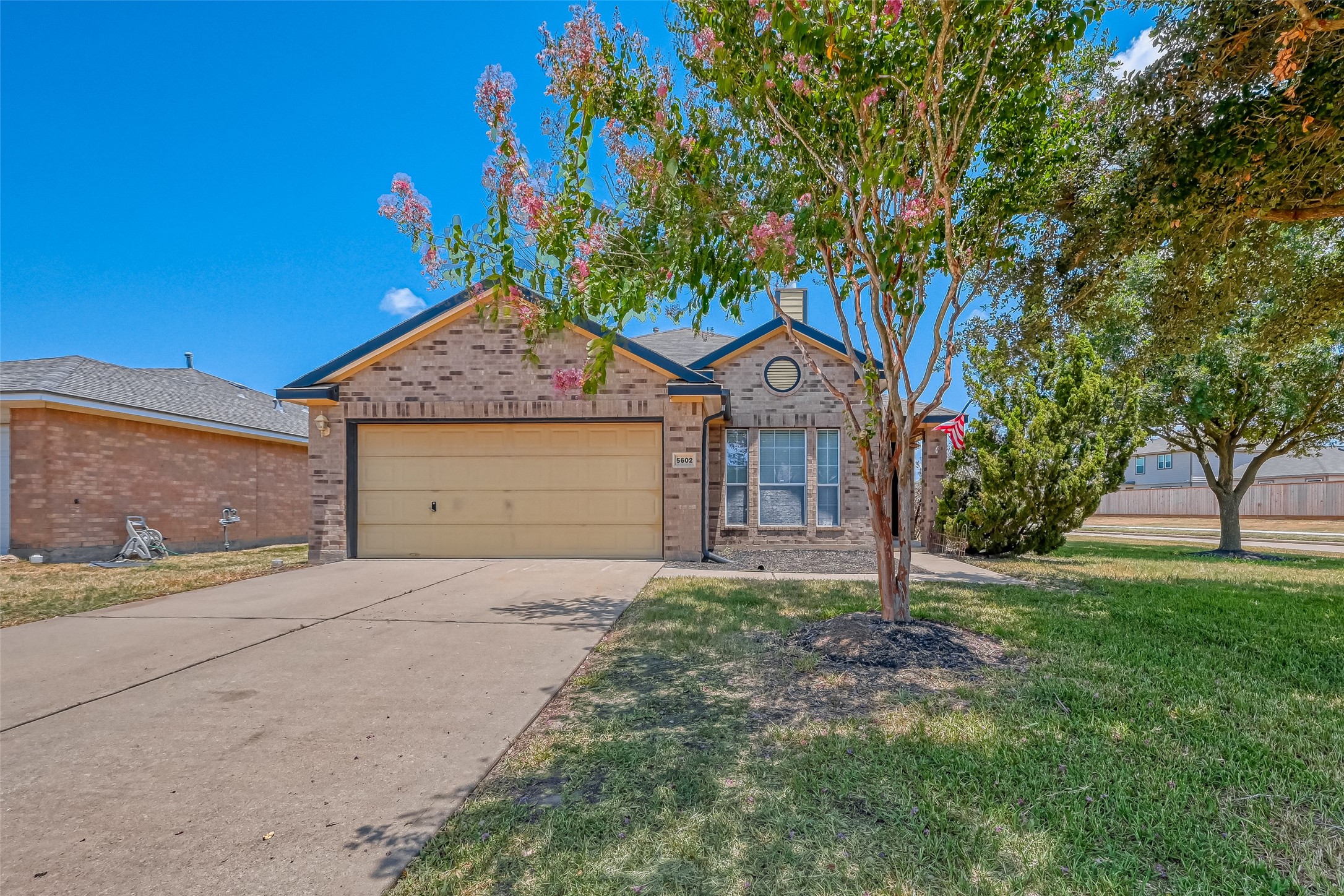 5602 Eagle Sky Boulevard Property Photo 4