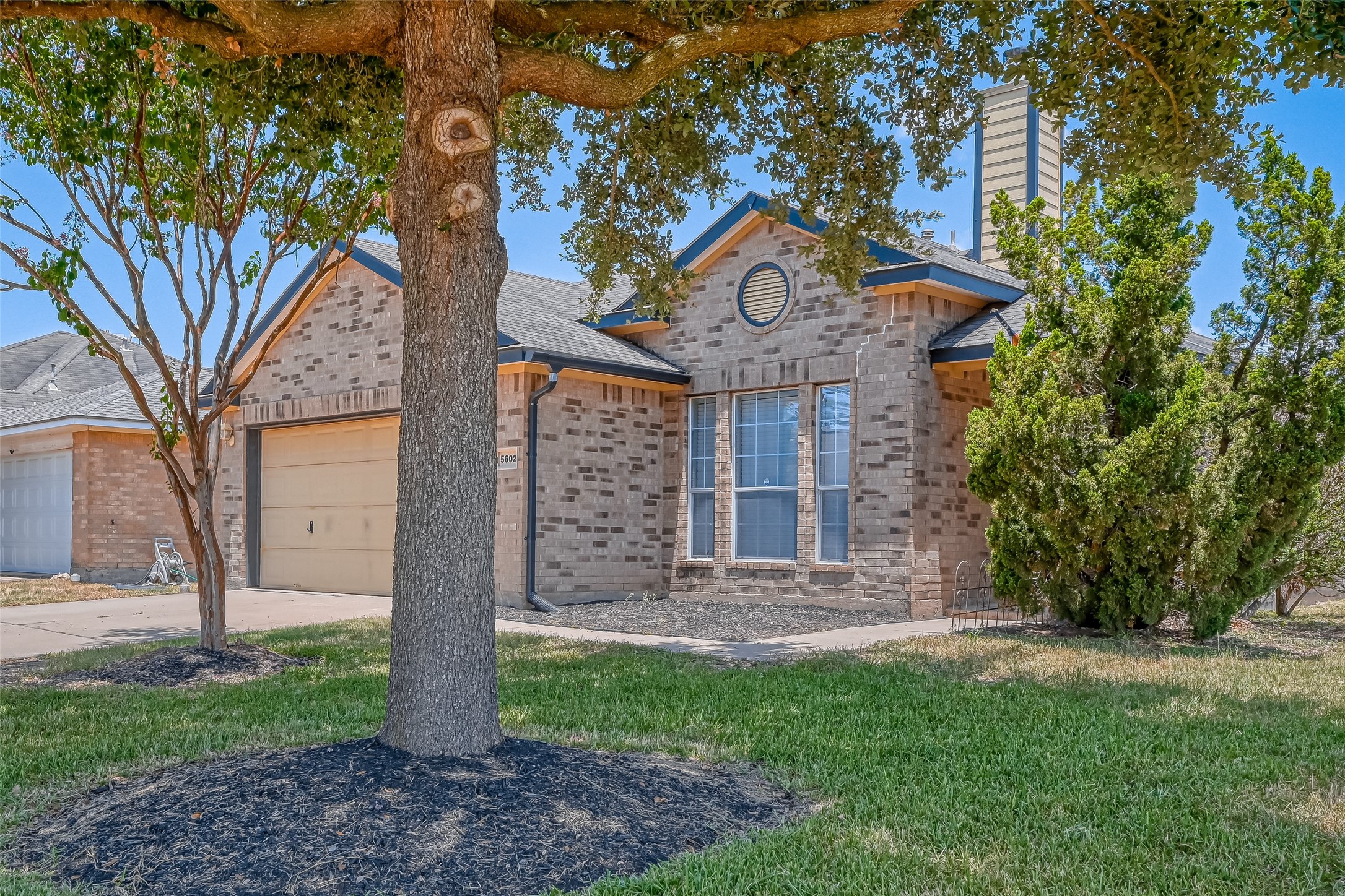 5602 Eagle Sky Boulevard Property Photo 7