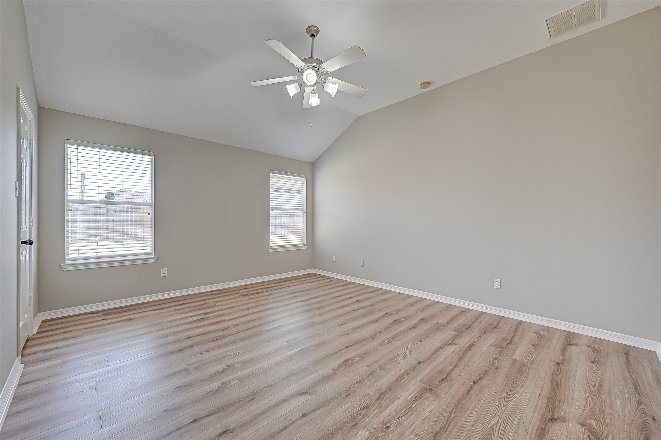 5602 Eagle Sky Boulevard Property Photo 33