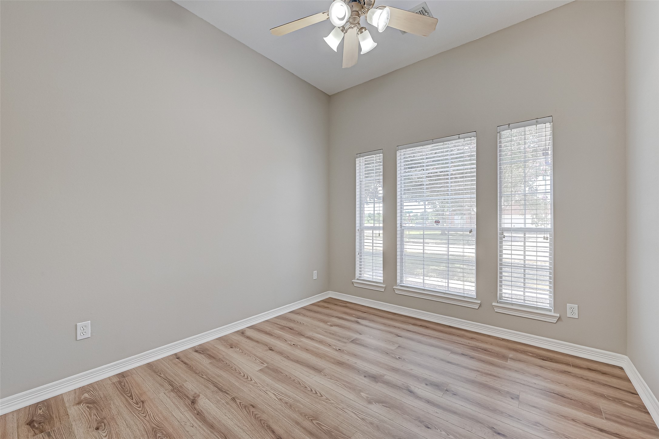 5602 Eagle Sky Boulevard Property Photo 39