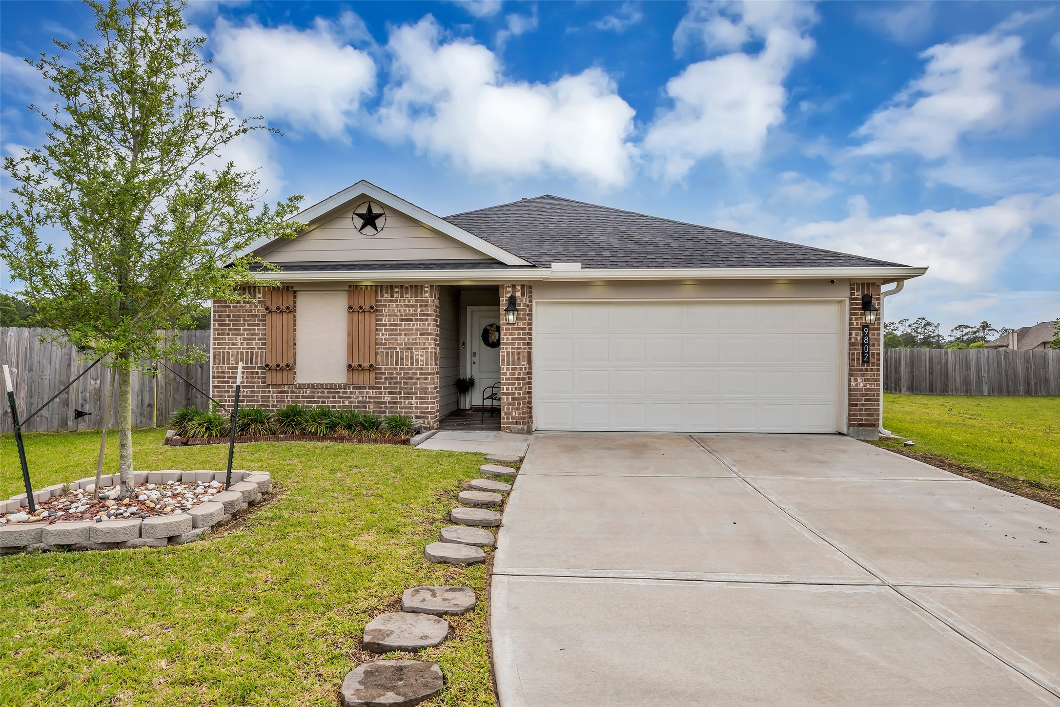 9802 Palm Royal Drive Property Photo 1