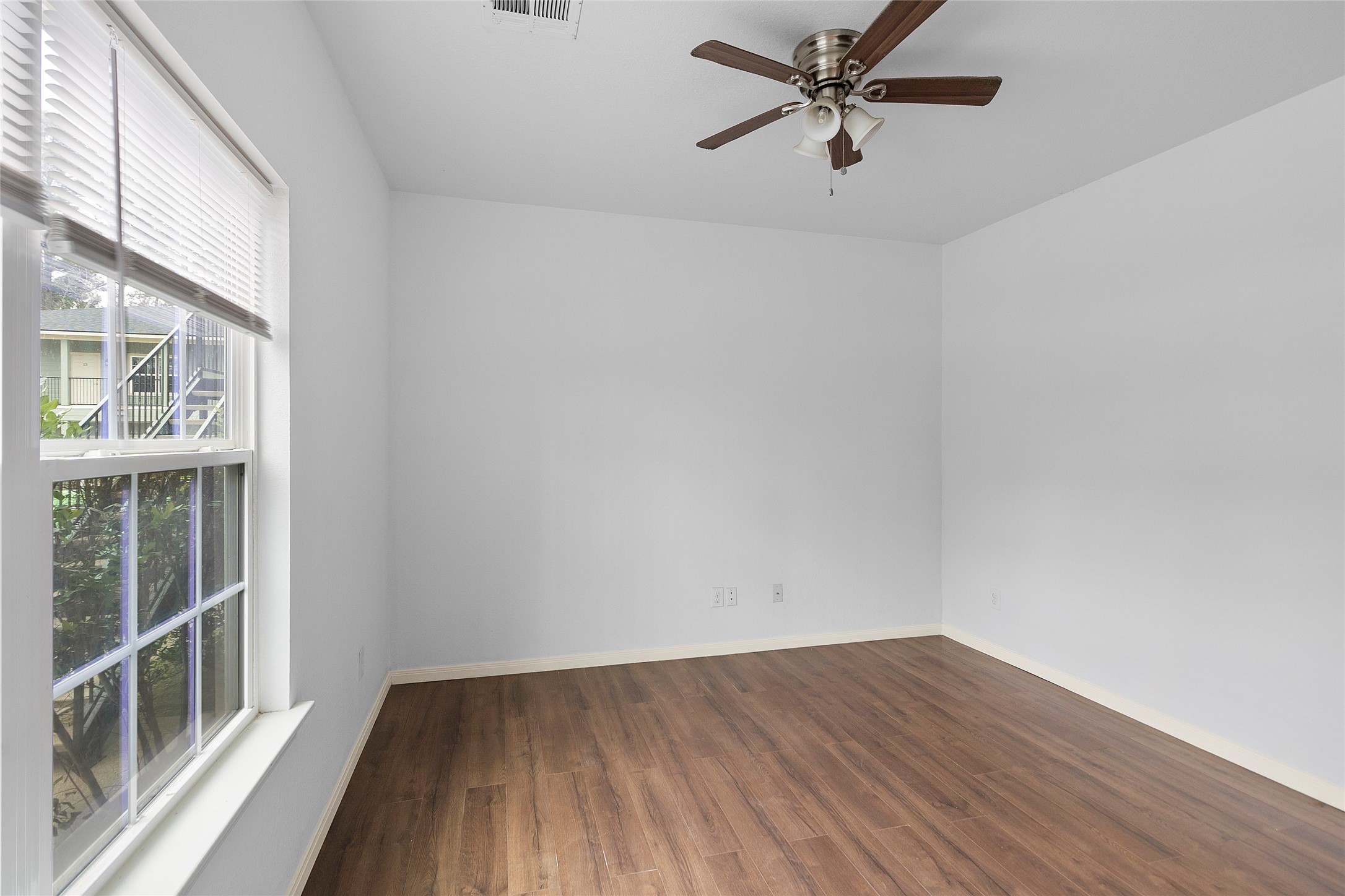409 Beto St 7 Property Photo 4