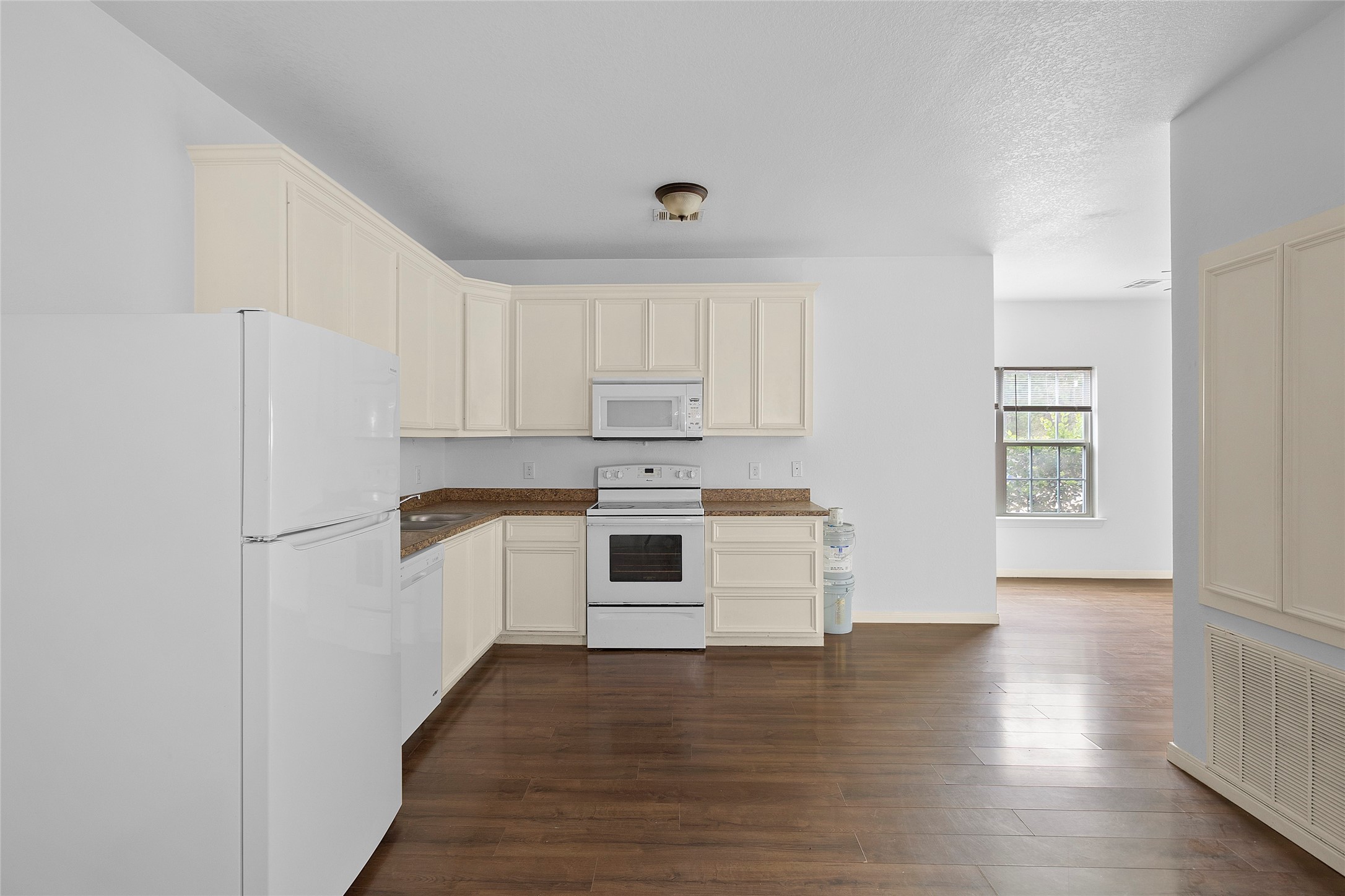 409 Beto St 7 Property Photo 7