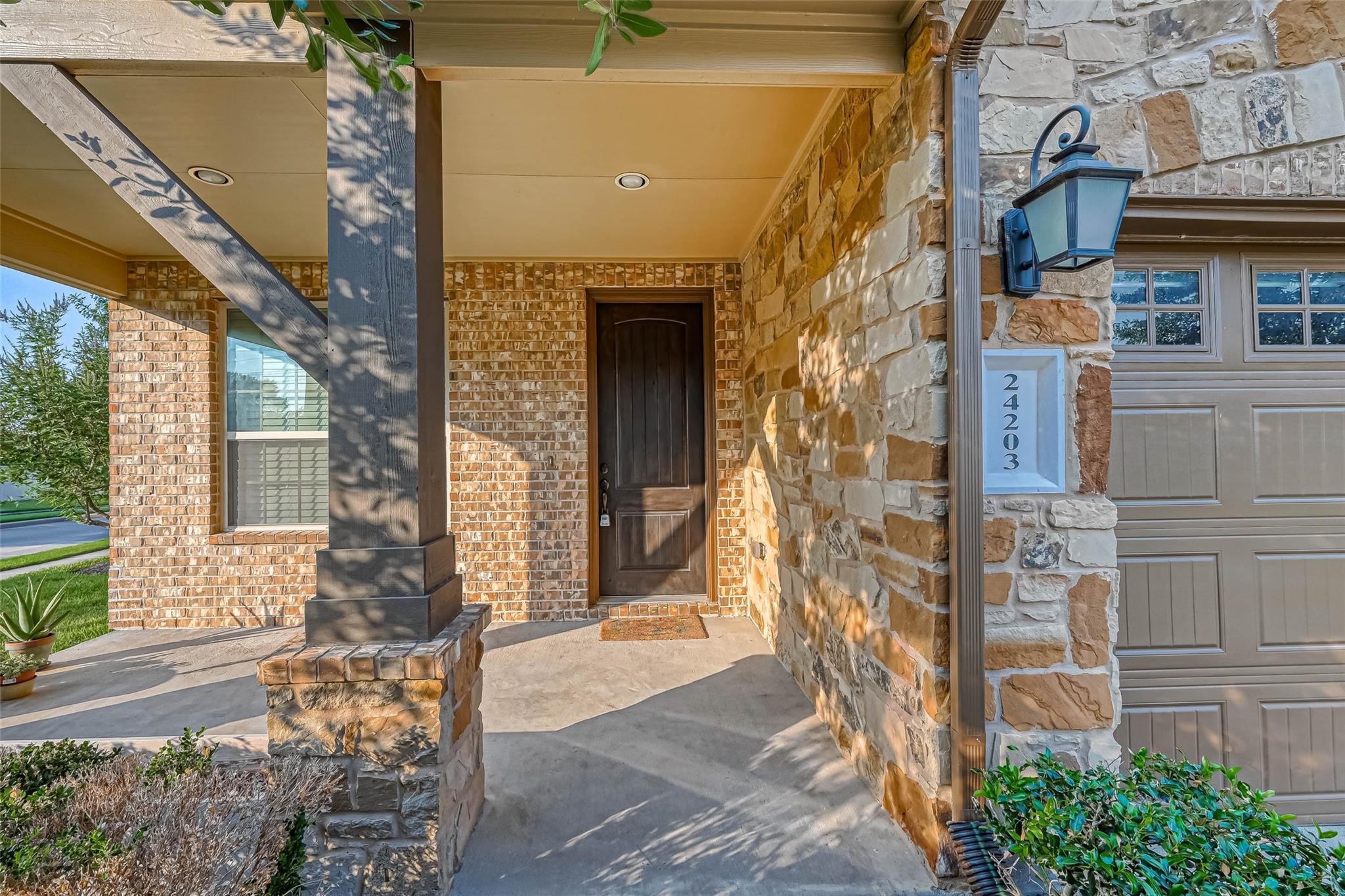 24203 Peralta Glen Lane Property Photo 4