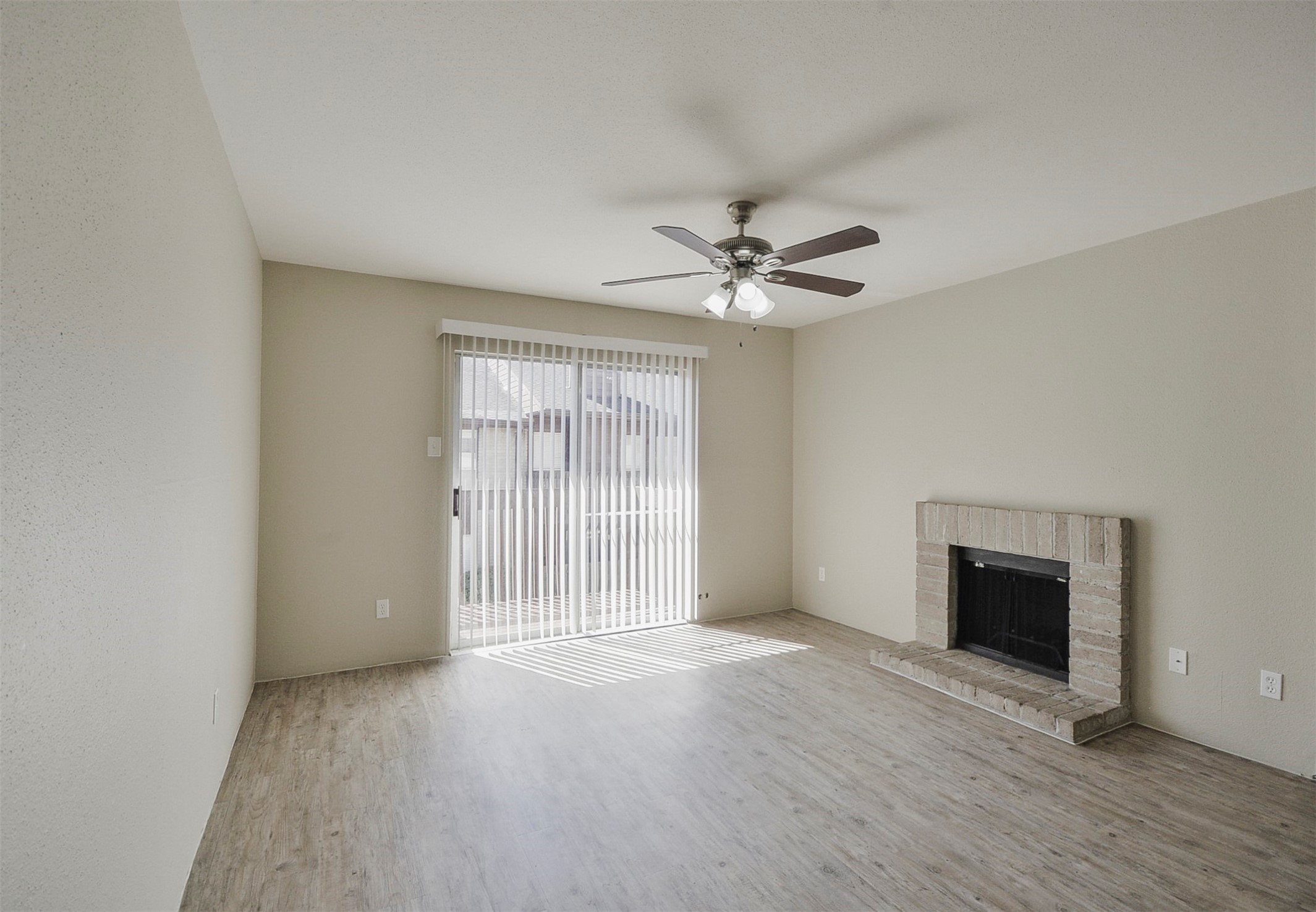 12905 Woodforest Bl 704 Property Photo 2