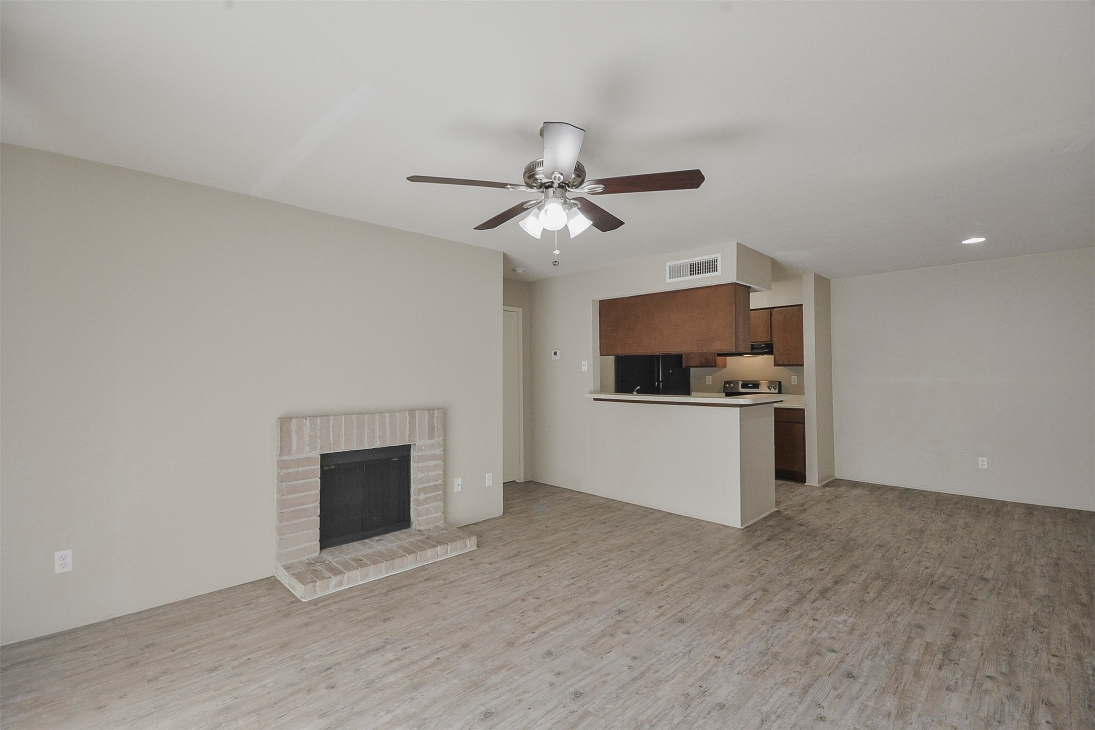 12905 Woodforest Bl 704 Property Photo 3