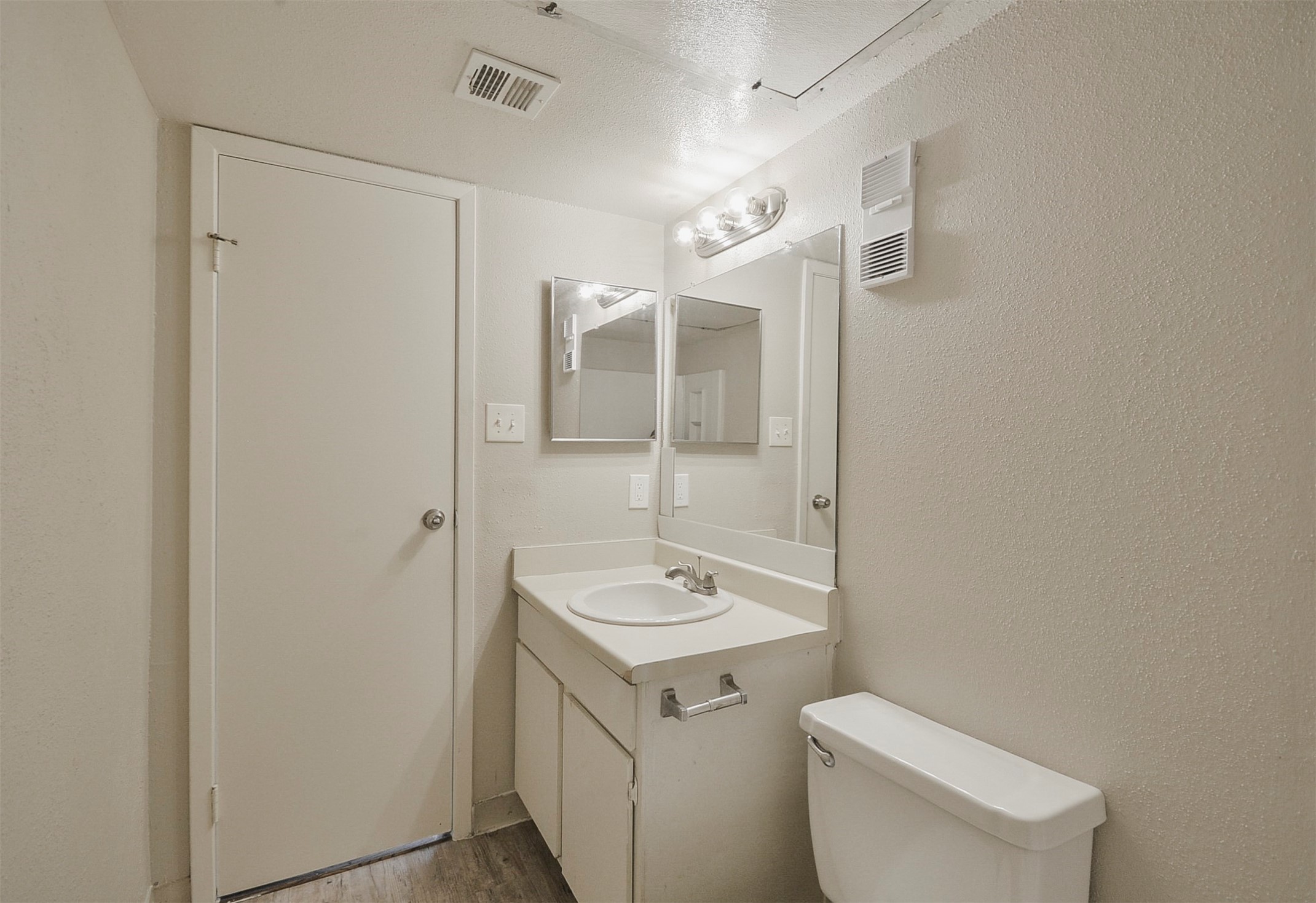 12905 Woodforest Bl 704 Property Photo 18