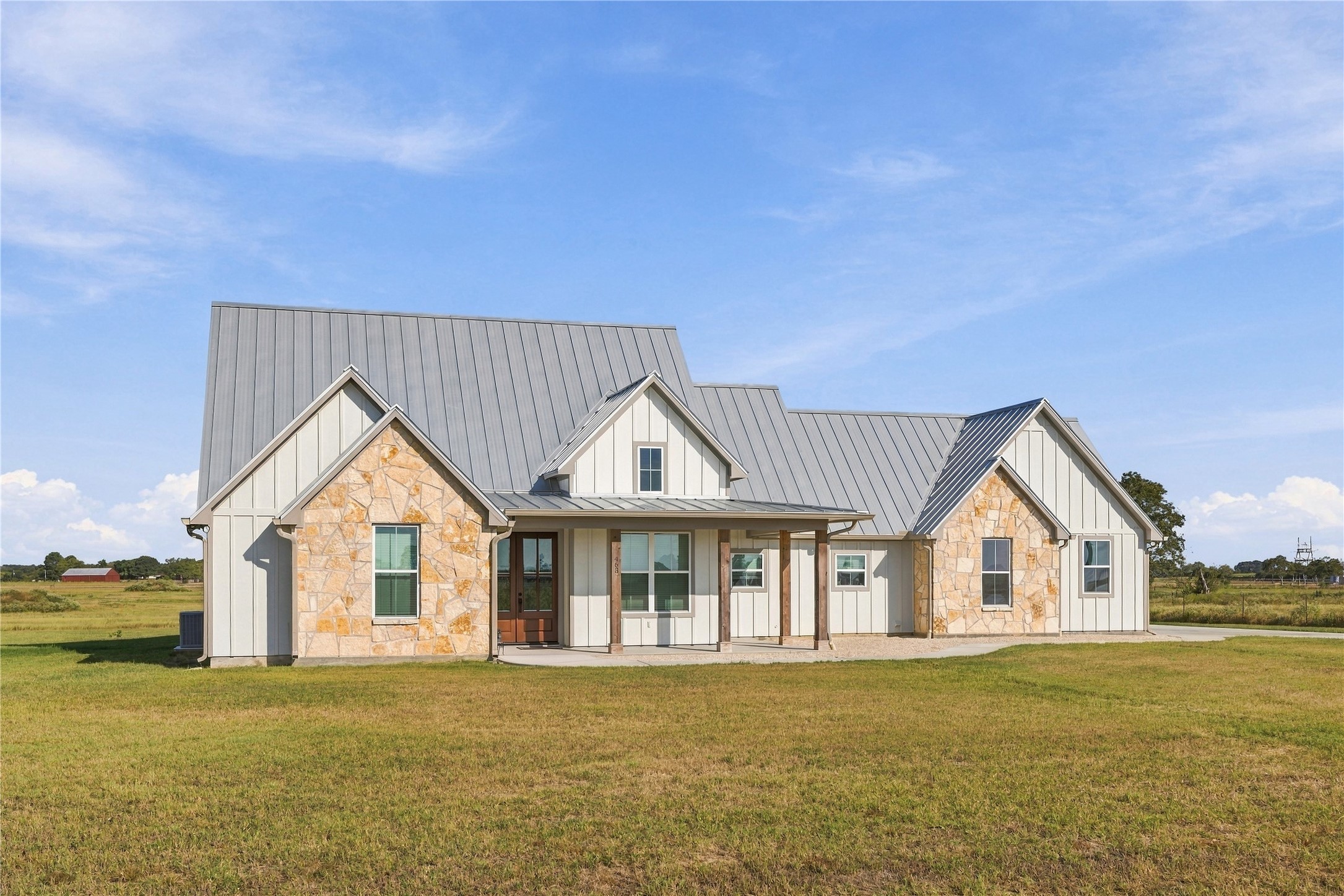 300 Ridgeview Drive Property Photo 2