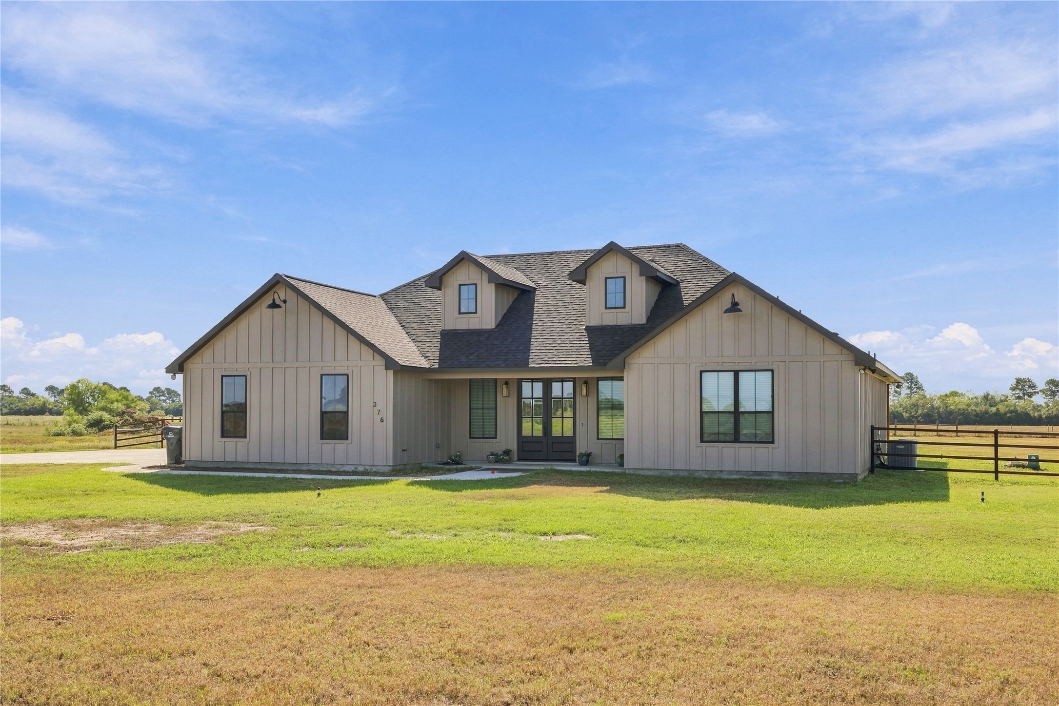 300 Ridgeview Drive Property Photo 3