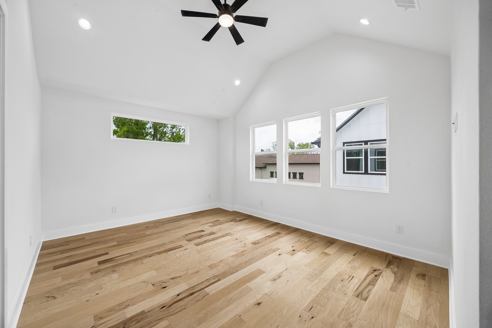 424 Sikes Street Property Photo 5