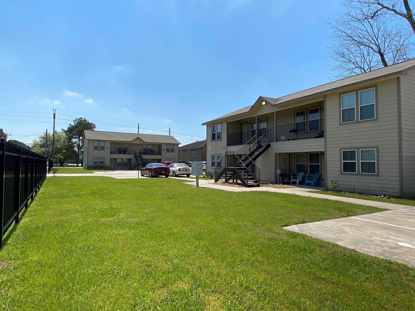 2512 S Houston Avenue D Property Photo 1