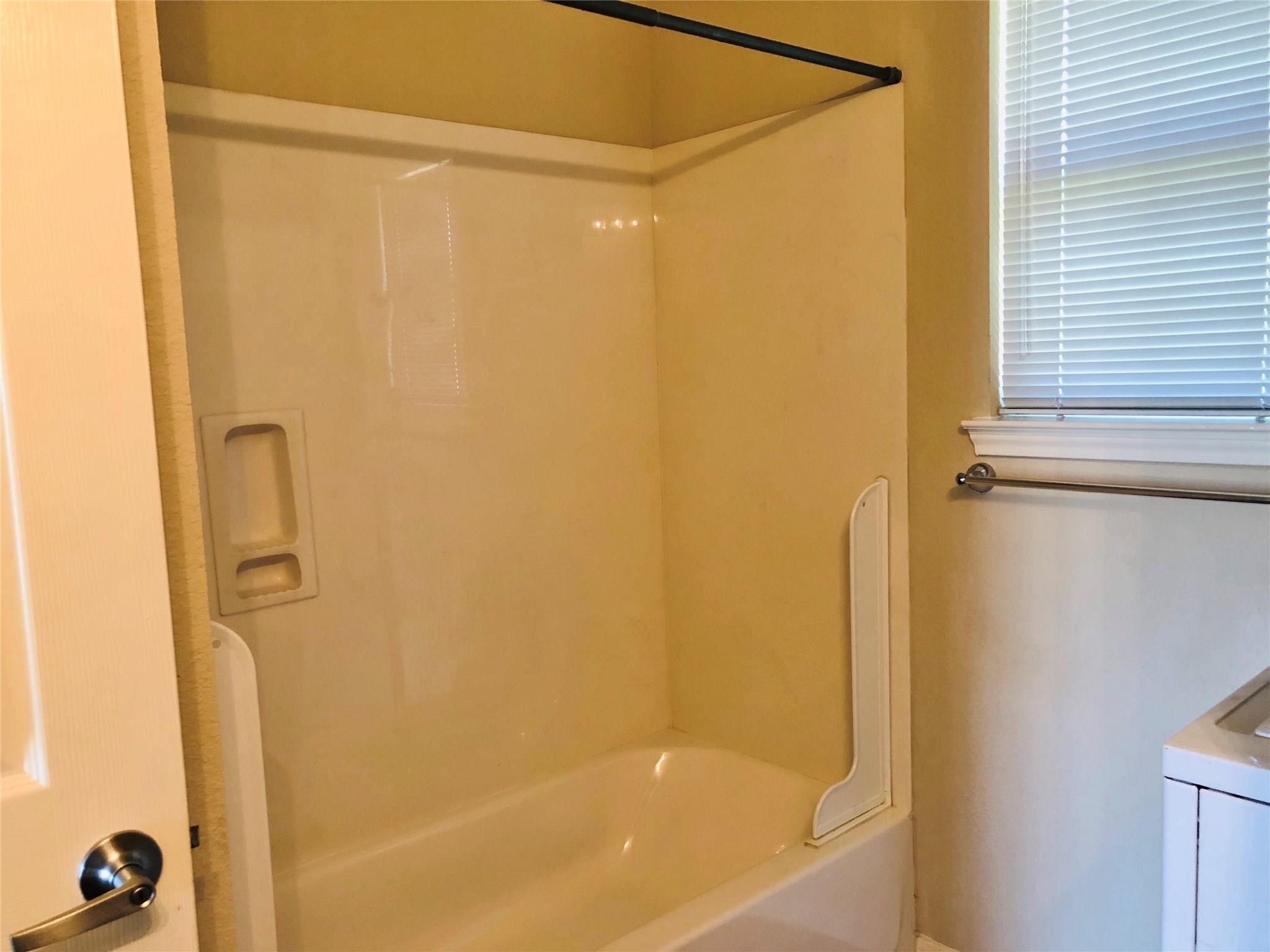 2512 S Houston Avenue D Property Photo 9