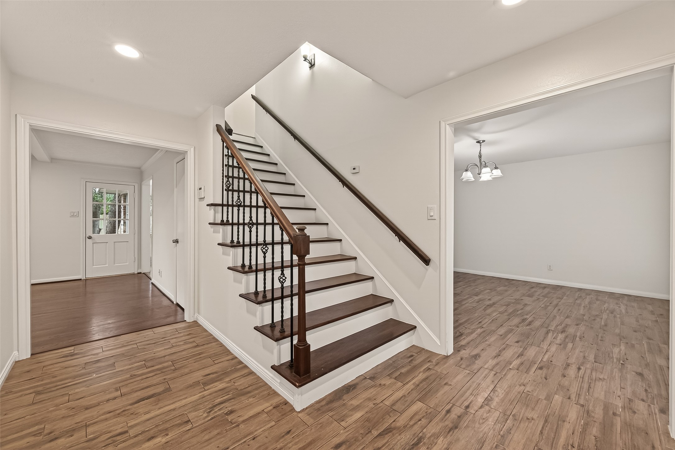 422 Willow Vista Drive Property Photo 4
