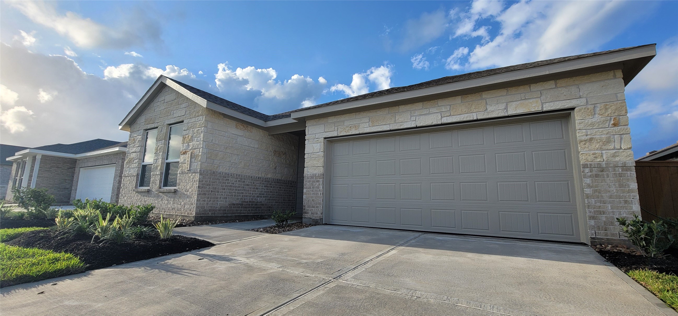 10610 Autumn Trace Drive Property Photo 2