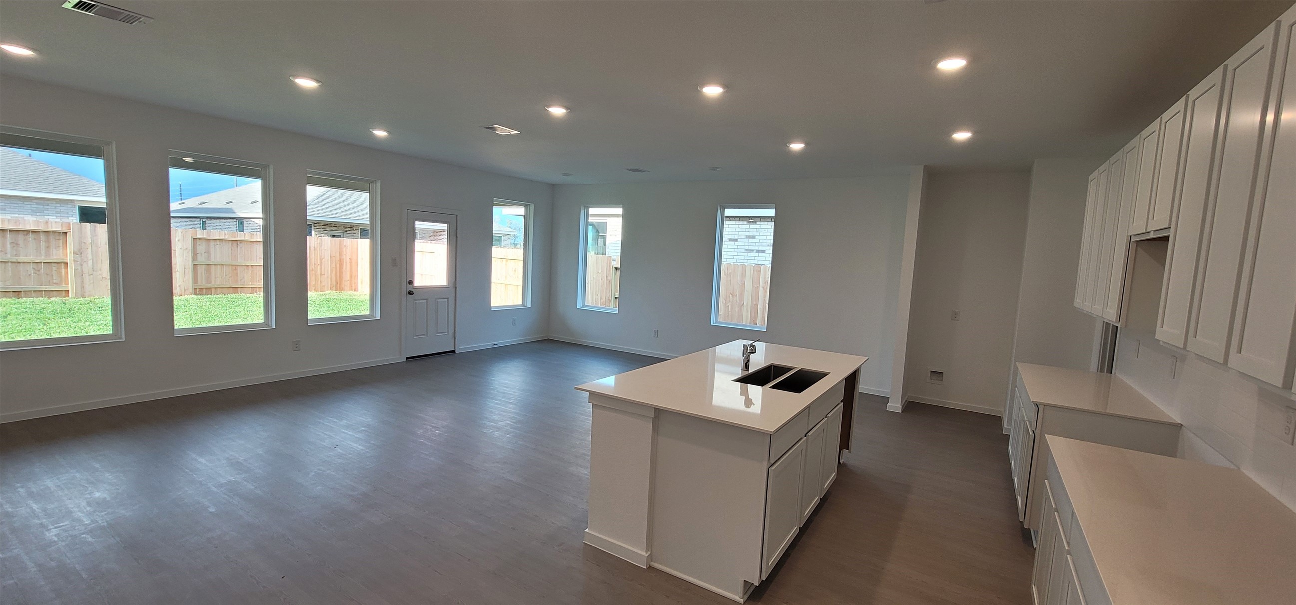 10610 Autumn Trace Drive Property Photo 4