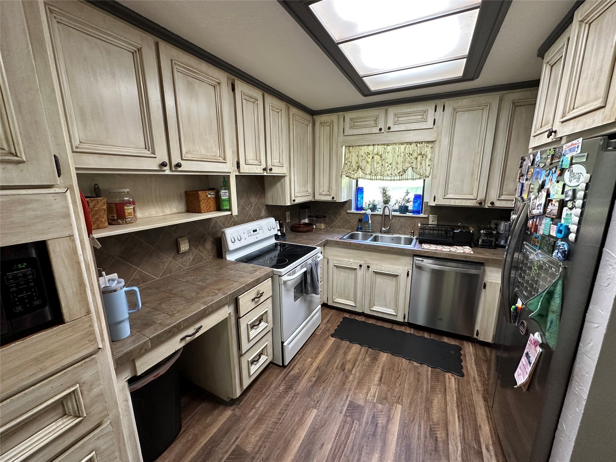 180 Laurie Lane Property Photo 4