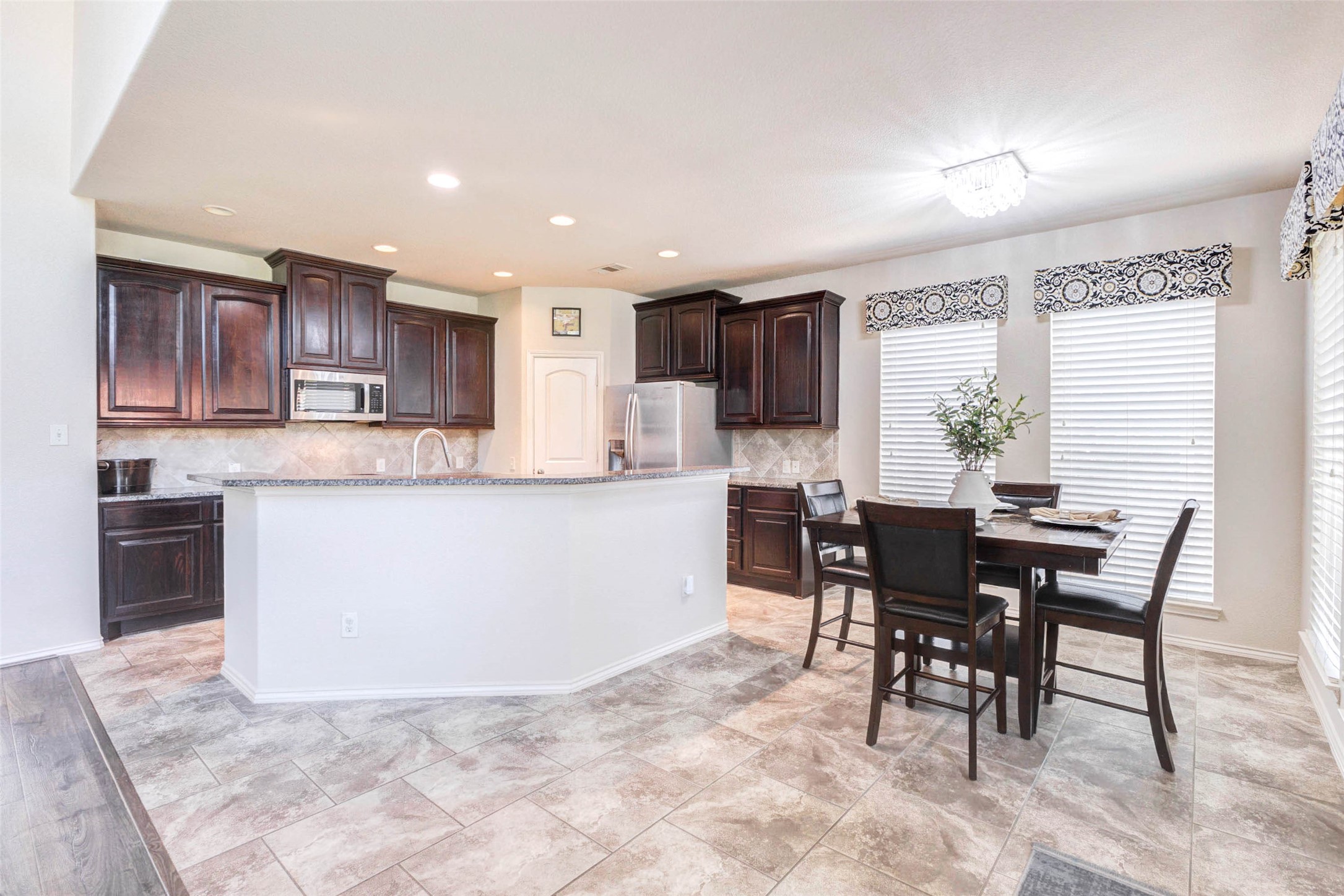 2718 Ginger Cove Lane Property Photo 13