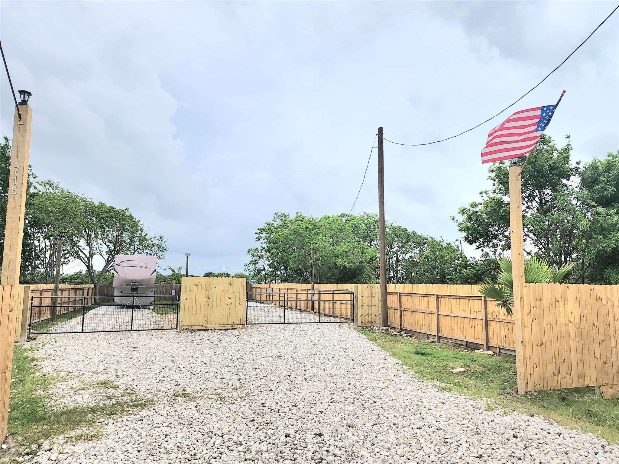 715 9th Street Property Photo 4