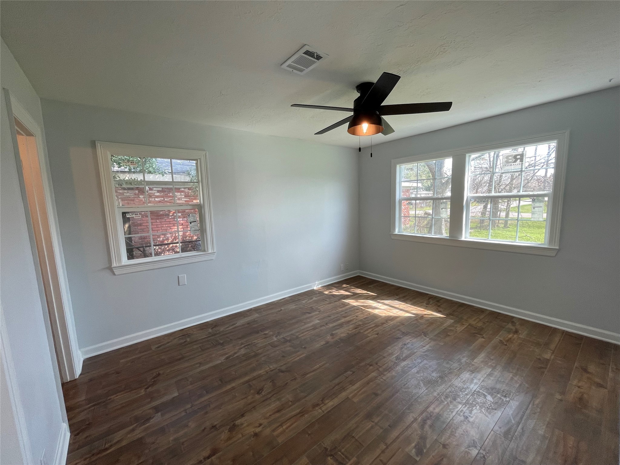 301 Elaine St Property Photo 16